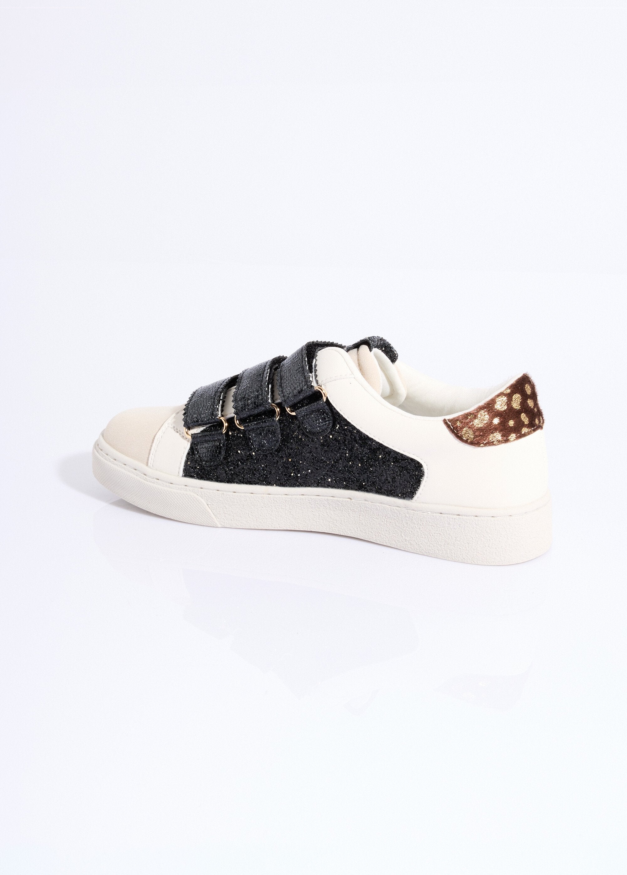 Trendy_multi-material_sneakers_with_Velcro_Beige_and_black_DO1_slim