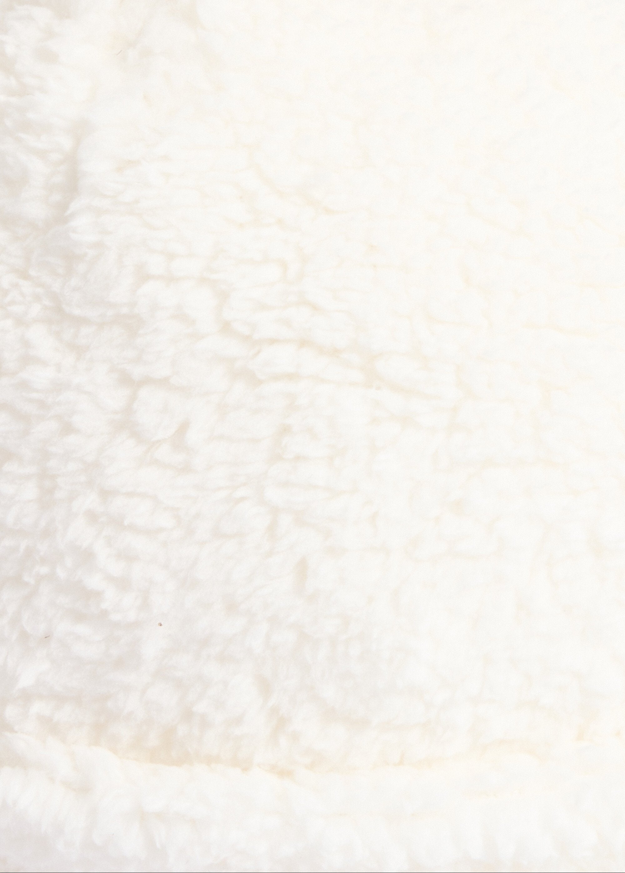 Plain_sherpa-style_fleece_hat_+_pompom_White_DE1_slim