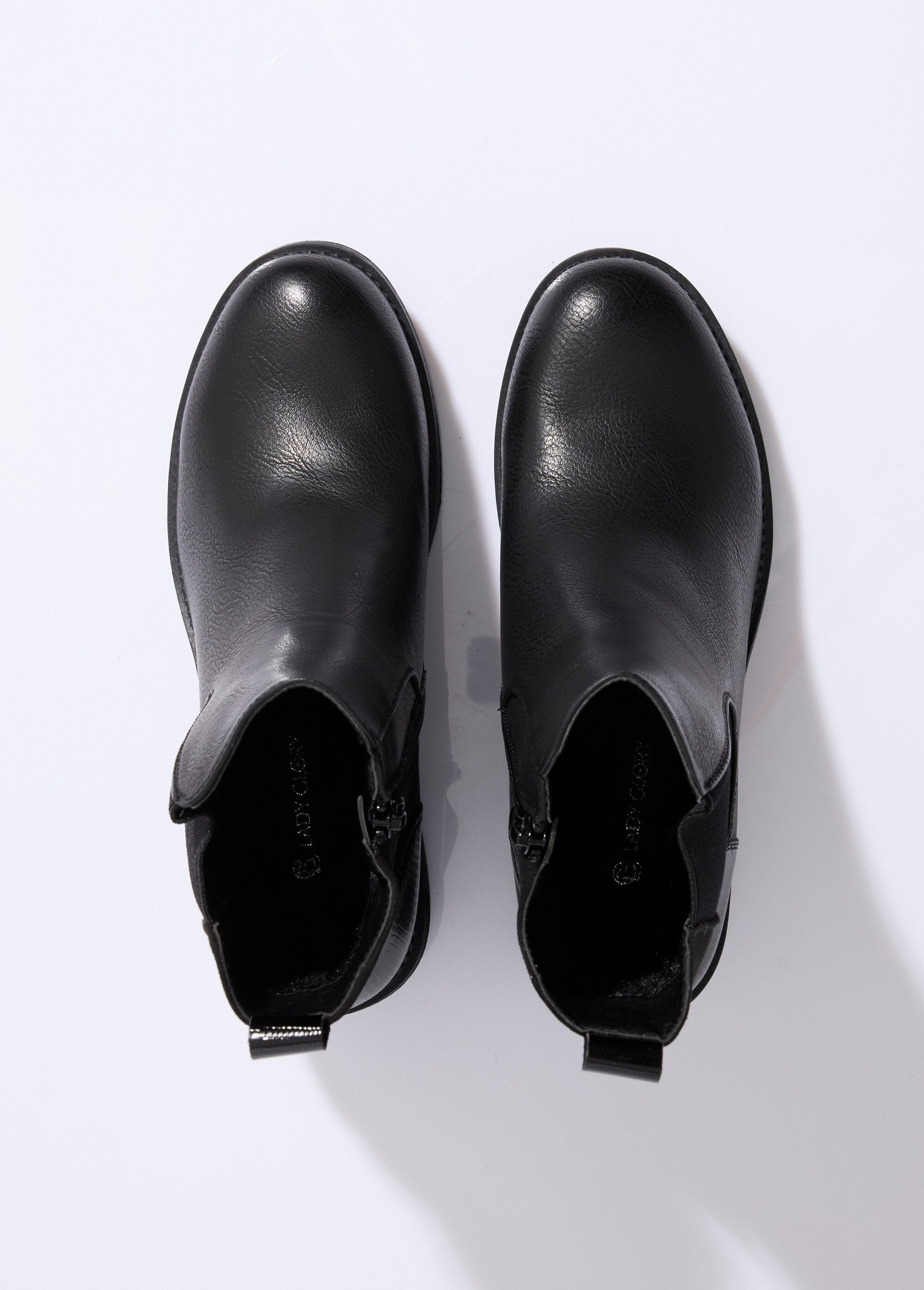 Round-toe_heeled_Chelsea_boots_Black_OV1_slim