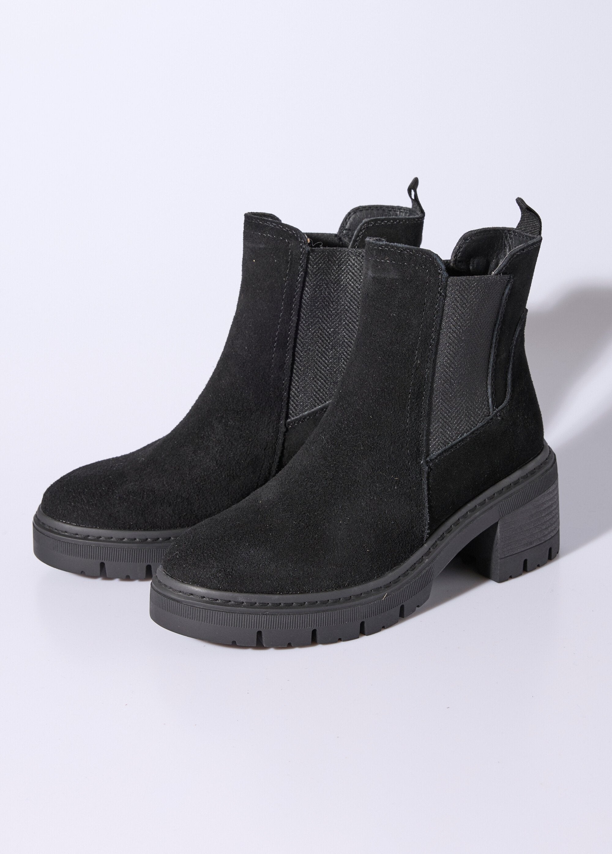 Fancy_elastic_Chelsea_boots_Black_DE1_slim