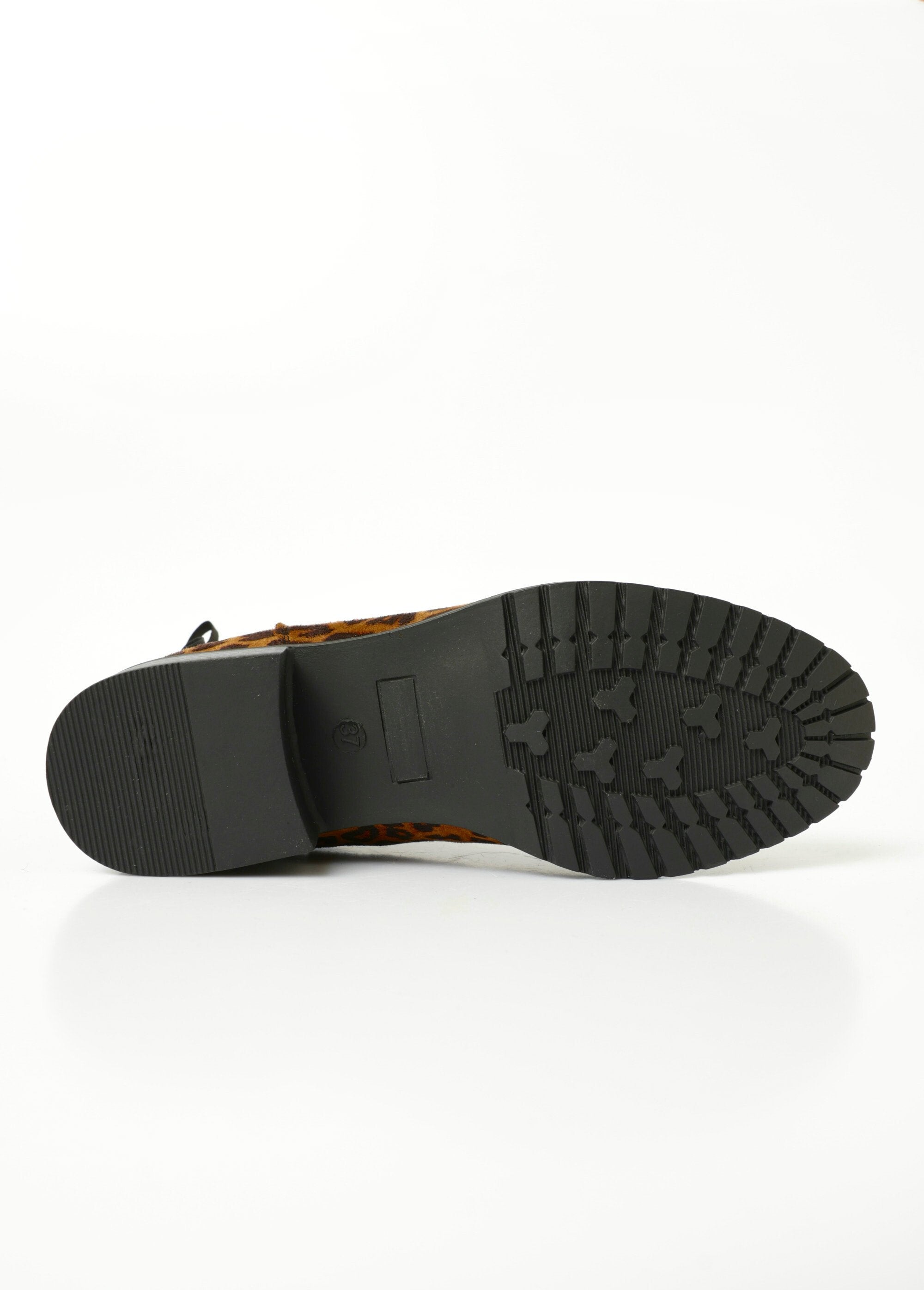 Chelsea_boots_with_fancy_heels_and_bow_Leopard_UN1_slim