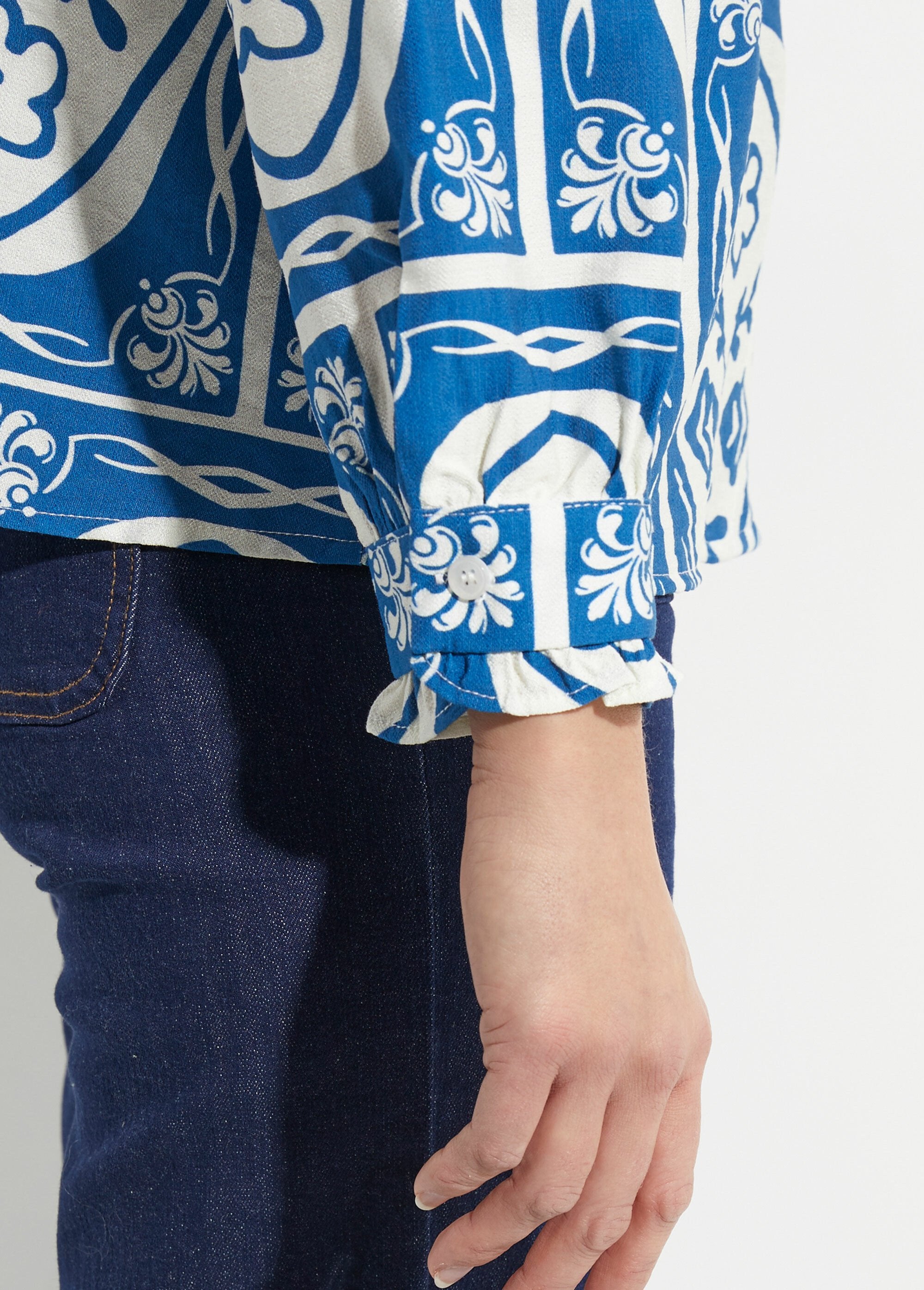 Peter_Pan_collar_blouse,_fancy_pattern_Blue_prints_DE2_slim