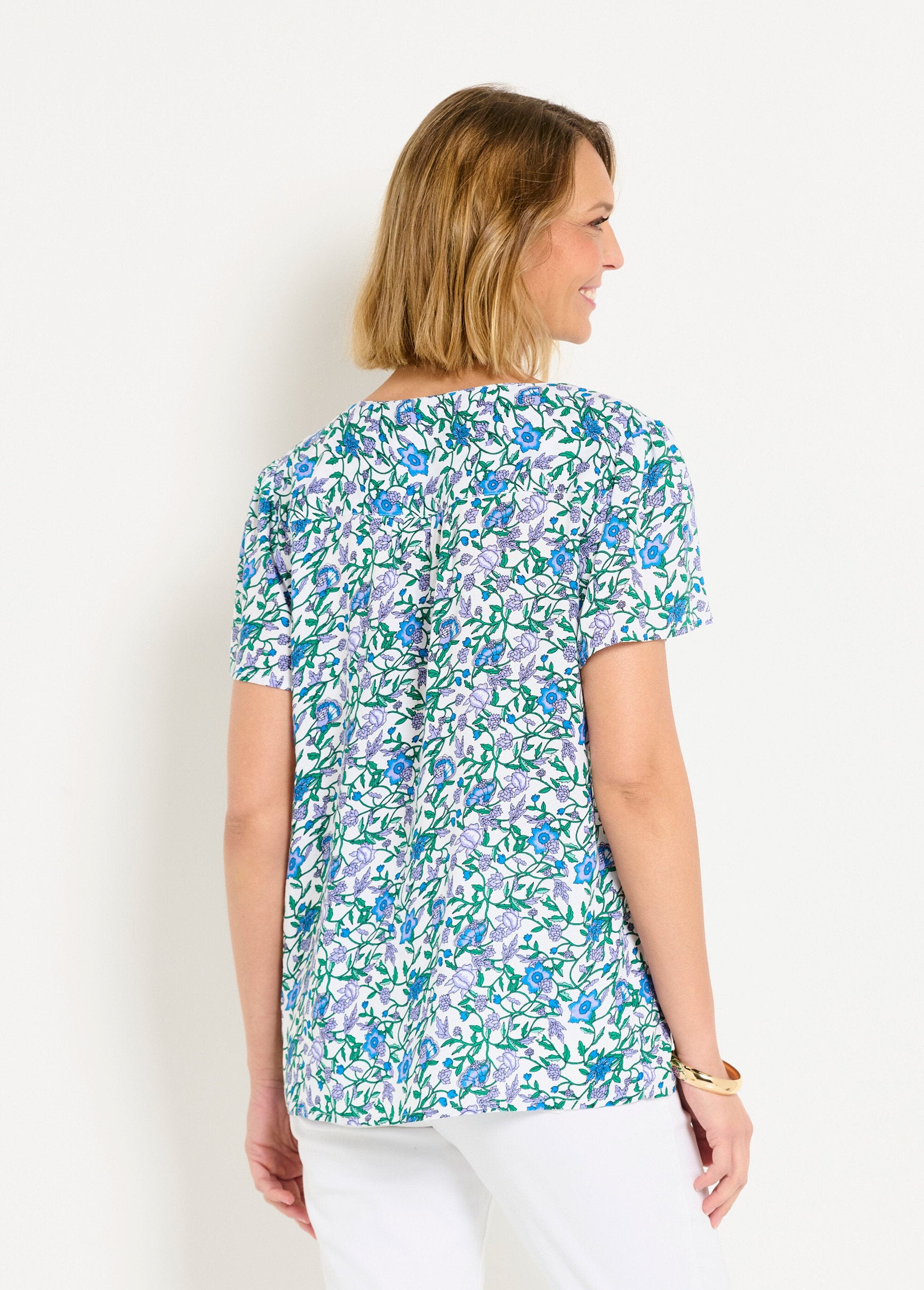 Short-sleeved_V-neck_floral_blouse_Green_Imp_DO1_slim