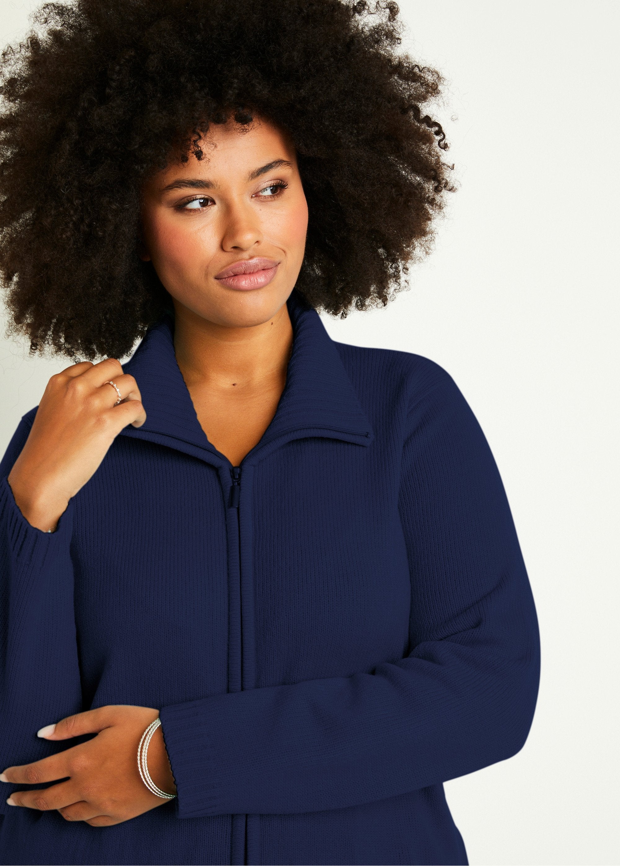 Long_plain_zipped_vest_with_high_collar_Marine_DE1_curvy