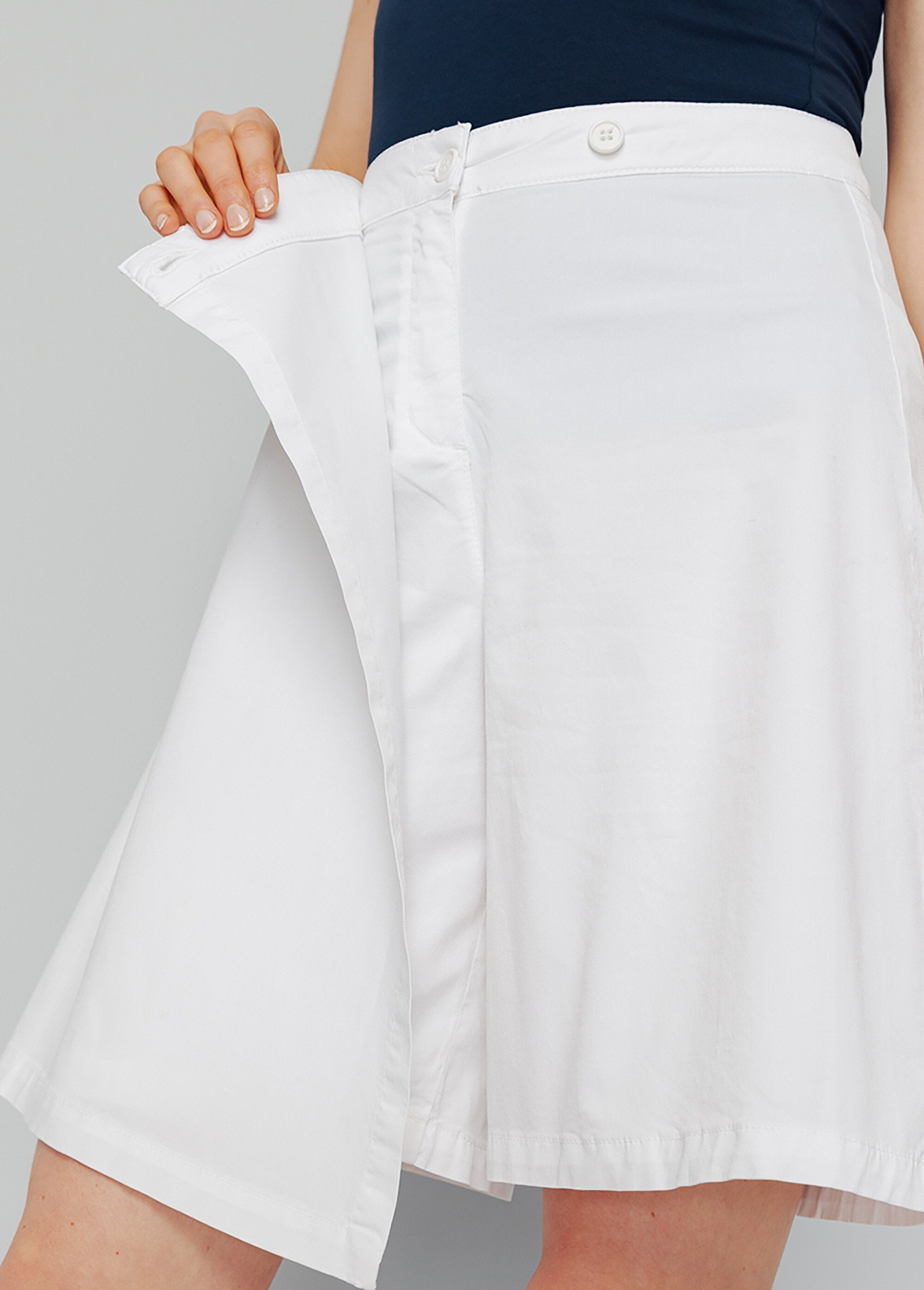 Stretch_fabric_skort_White_DE2_slim