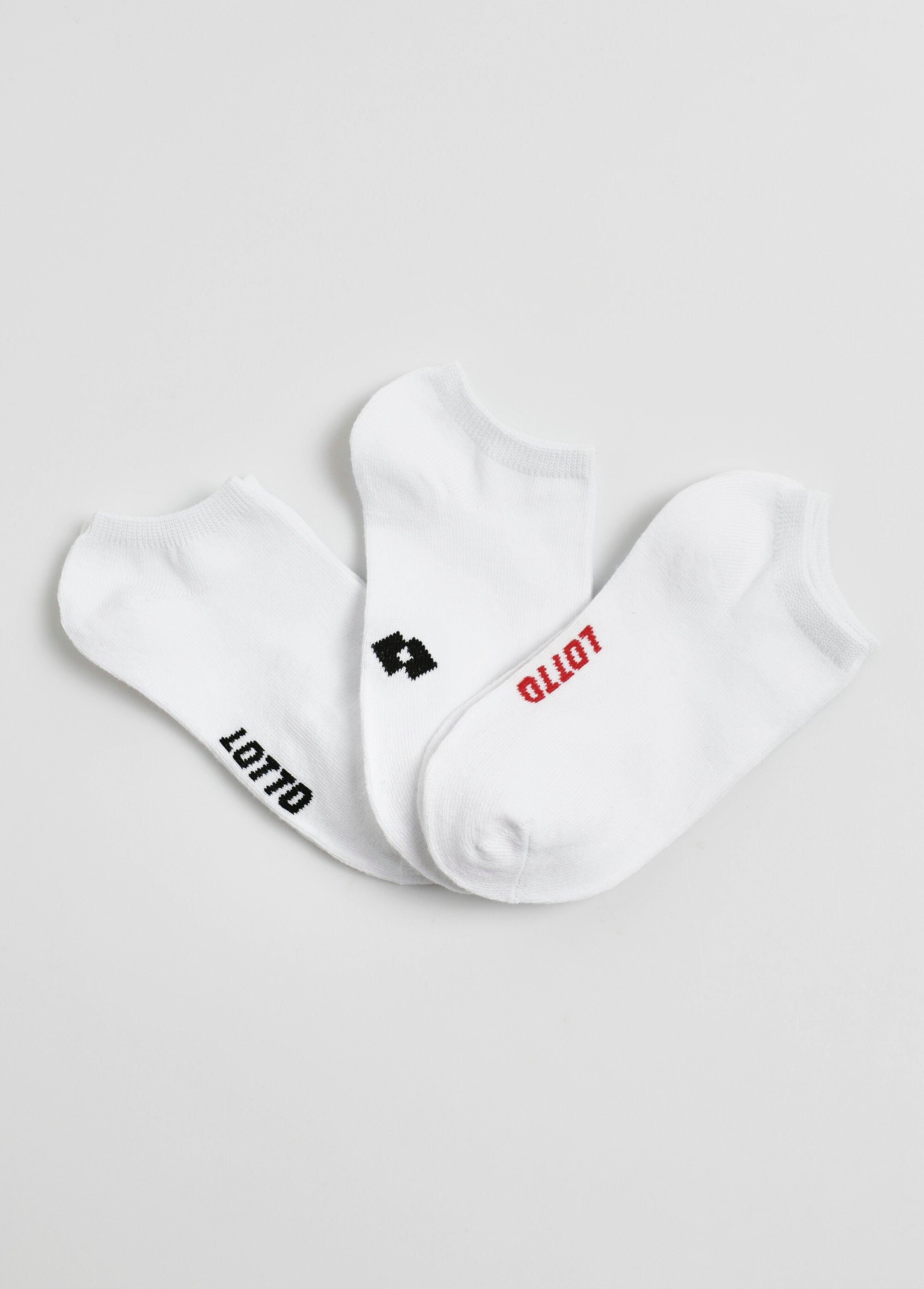 Pack_of_3_low_logo_socks,_dark_White_FA1_slim