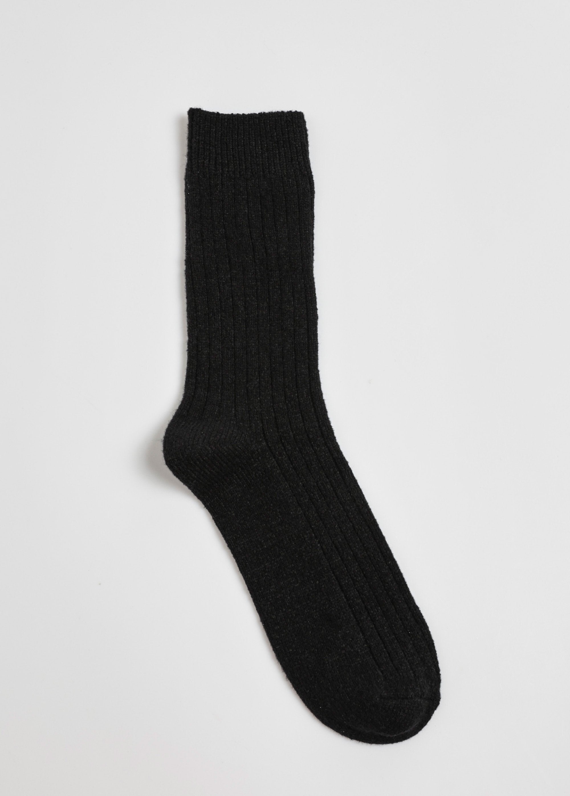 Pair_of_warm_and_soft_socks_Black_DE1_slim