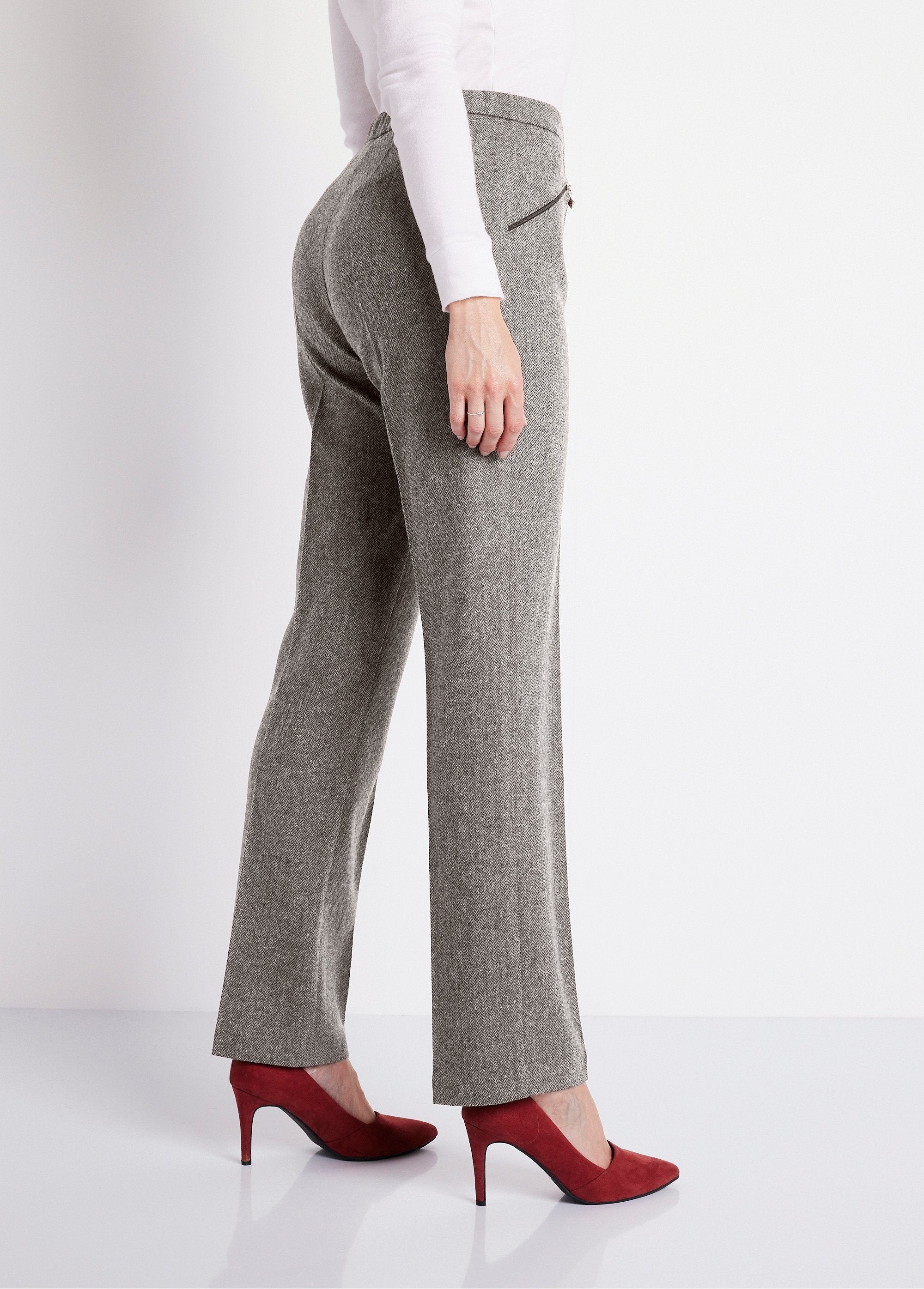 Straight_herringbone_or_heather_pants_with_70_cm_inseam_Gray_chevrons_DR1_slim