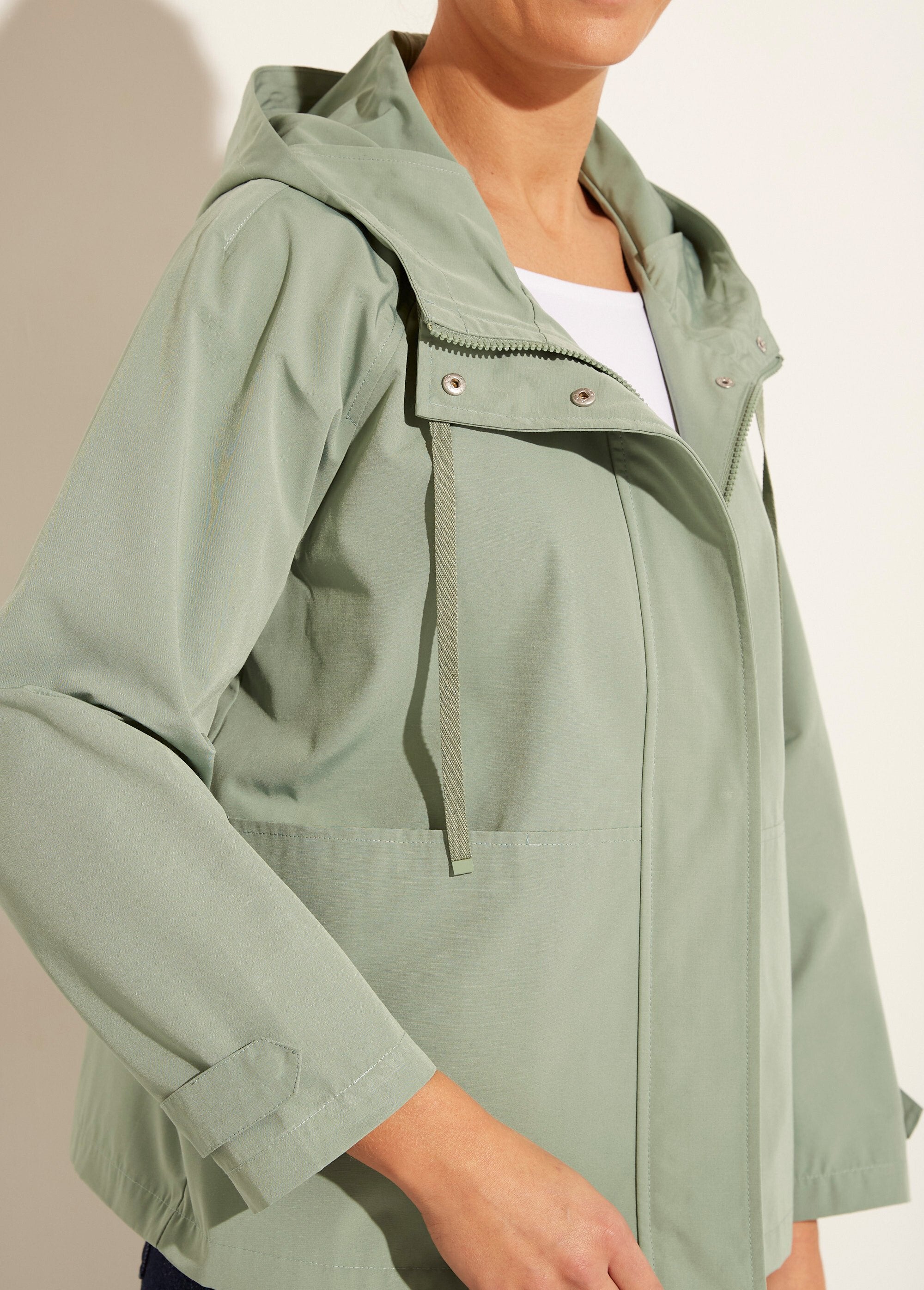 Lightweight,_water-repellent_short_parka_Khaki_DE1_slim