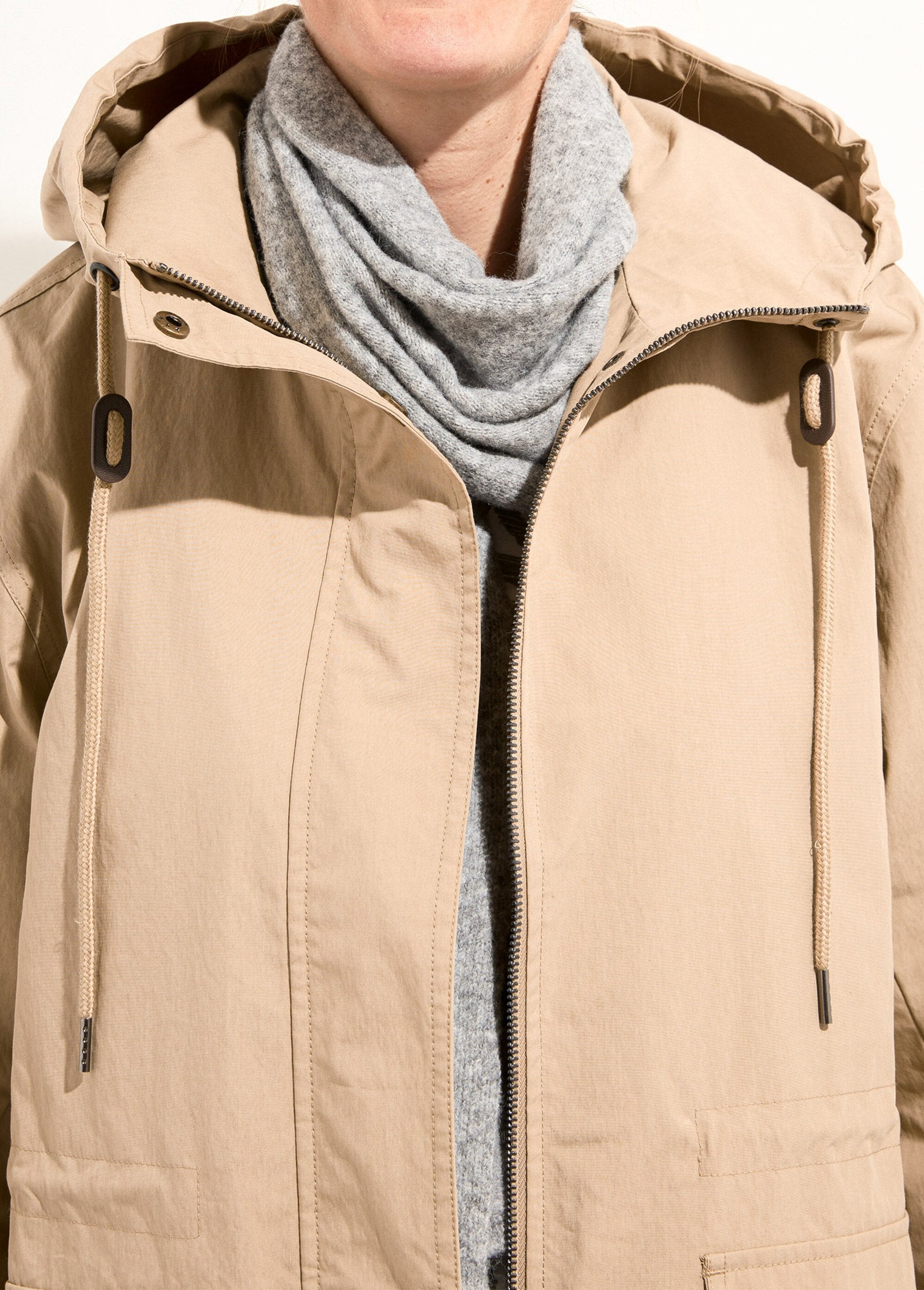 Water-repellent_hooded_zip-up_parka_with_snap_fasteners_Sand_DE1_slim