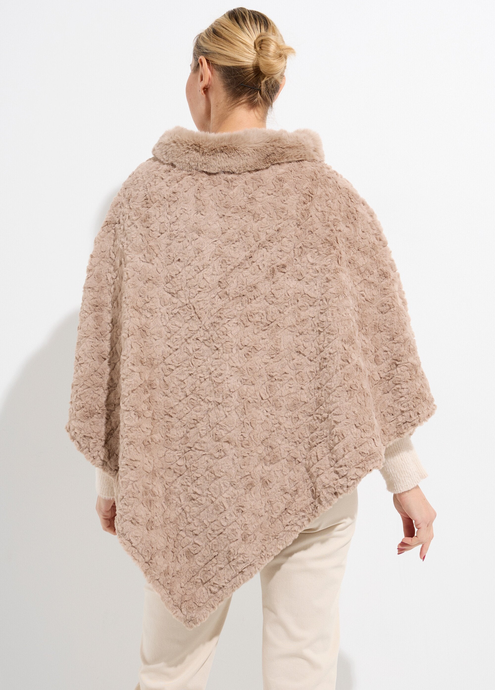 Sherpa-style_fleece_high-neck_poncho_Mole_DO1_slim