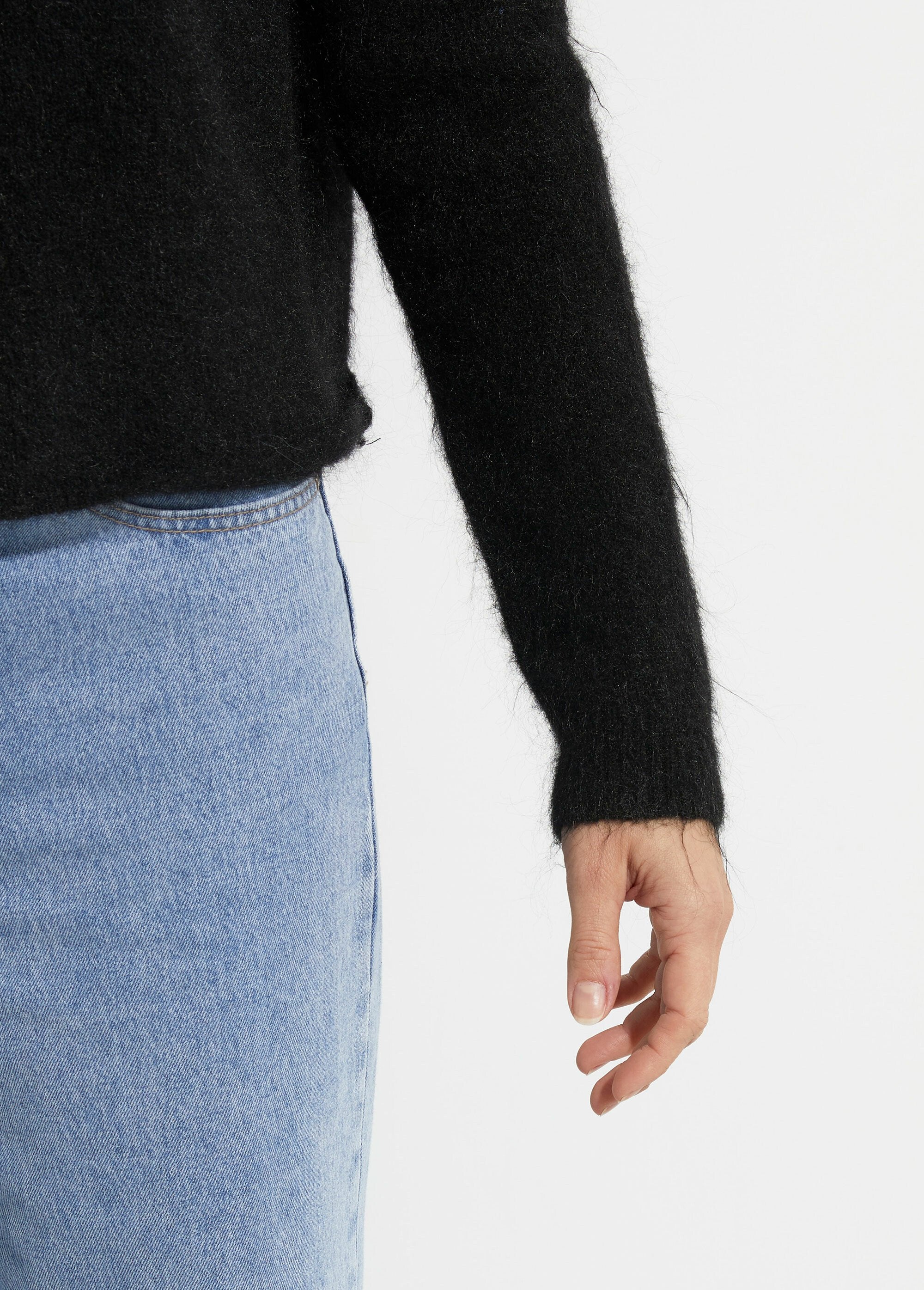 Pull_avec_laine_et_détail_dentelle_dos_Noir_DE1_slim