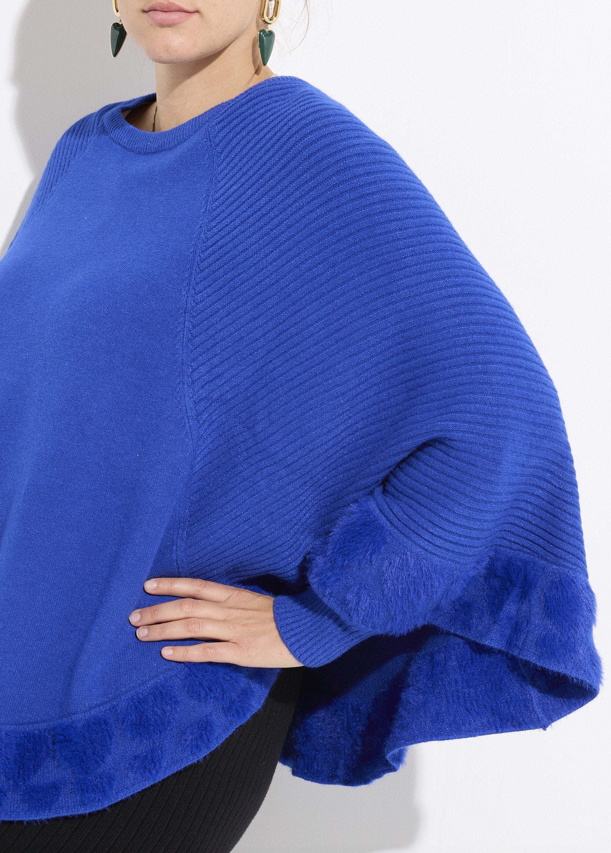 Heart-knit_cape_poncho_with_round_neck_Bright_blue_DE1_curvy