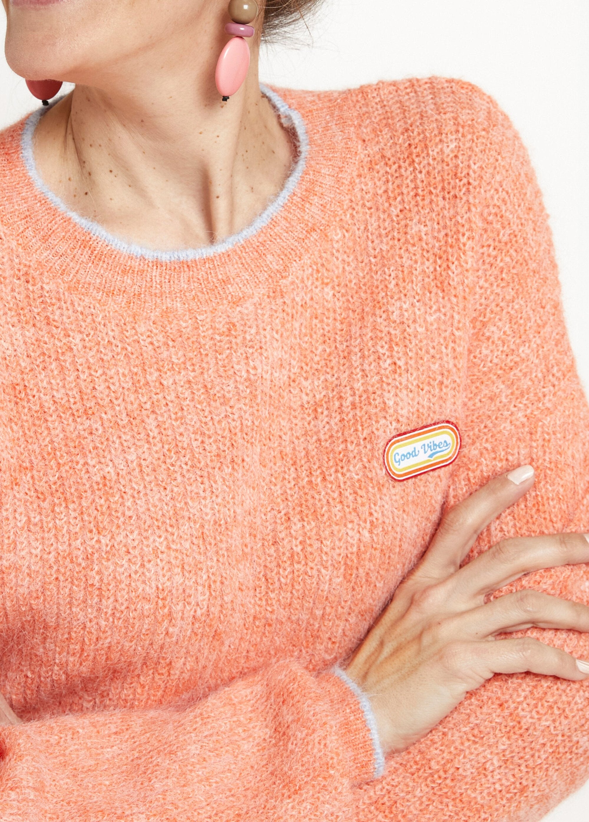 Warm_sweater_with_wool_message_patch_Orange_DE1_slim