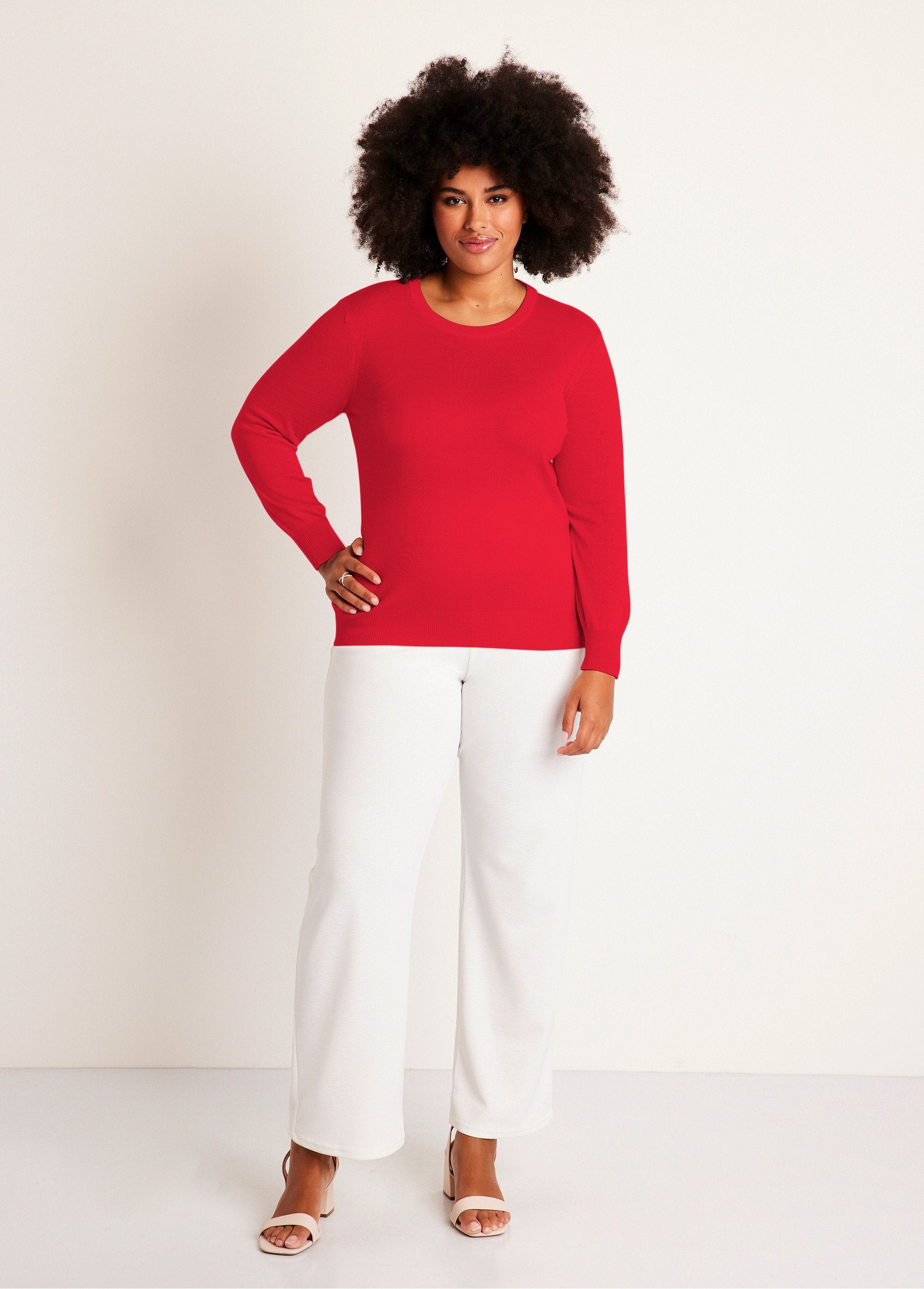 Round_neck_long_sleeve_merino_wool_sweater_Carmine_SF1_curvy