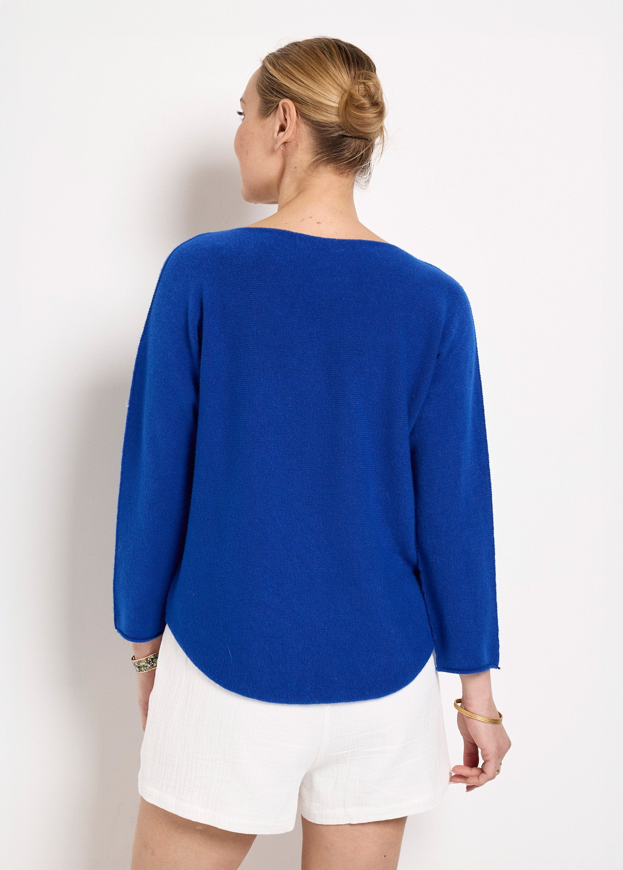 Seamless_long-sleeved_V-neck_sweater_Royal_blue_DO1_slim