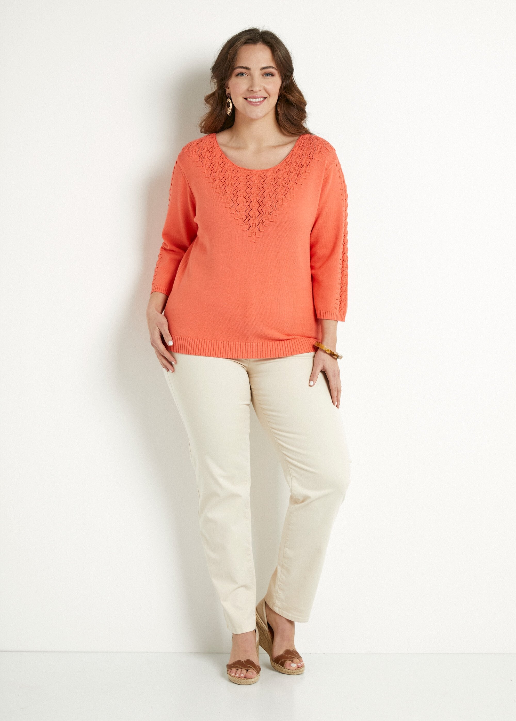 Soft_plain_round_neck_fancy_knit_sweater_Capucine_SF1_curvy