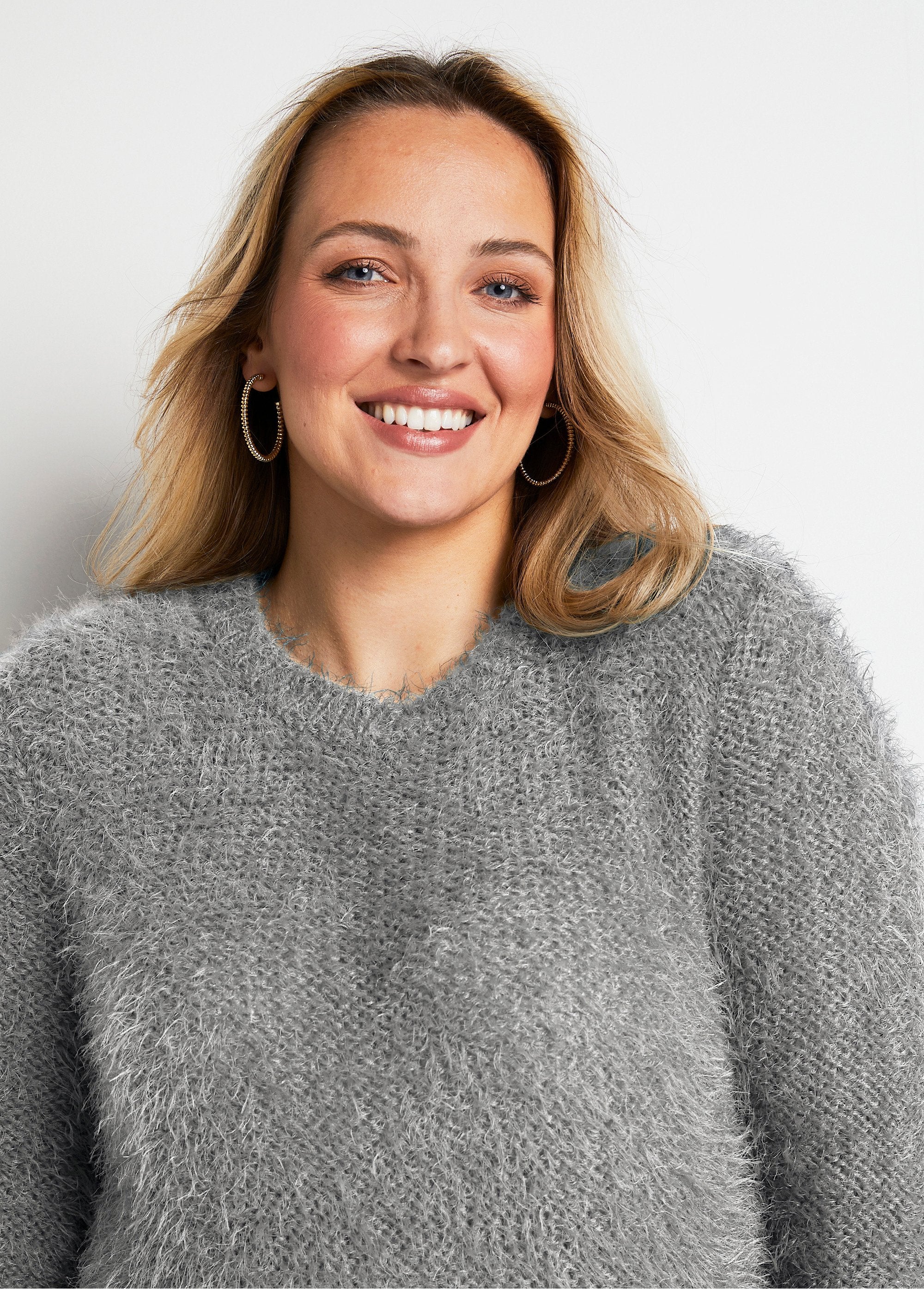 Soft_knit_hairy_effect_sweater_Money_DE1_curvy