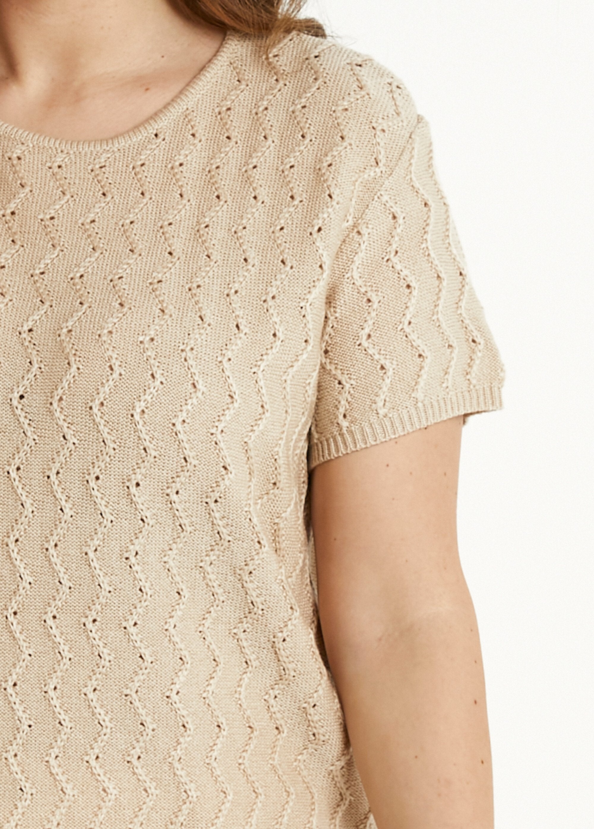 Short-sleeved_twisted_textured_knit_tunic_sweater_String_DE1_curvy