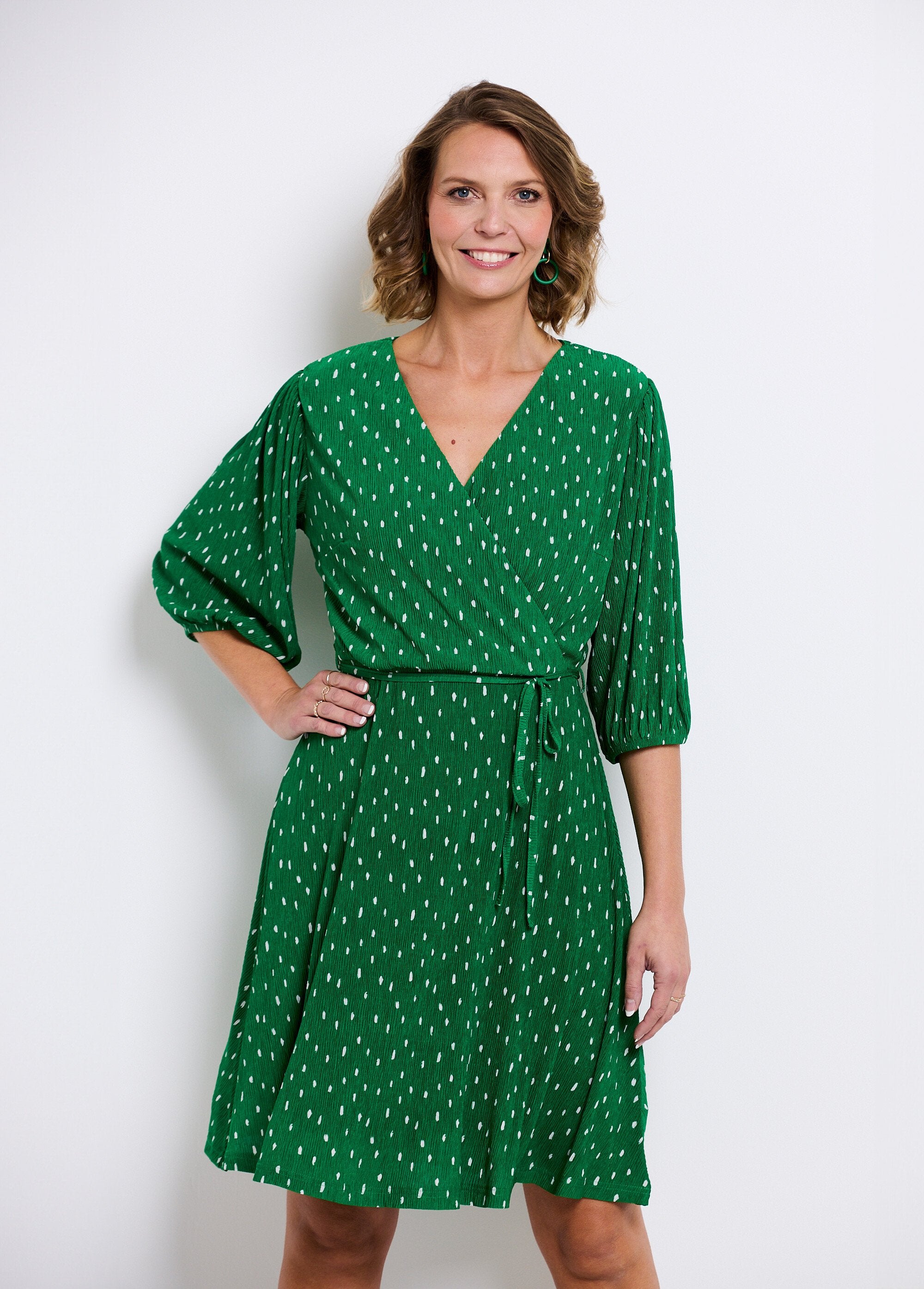 Short_wrap_dress_with_polka_dot_print_Green_and_white_FA2_slim
