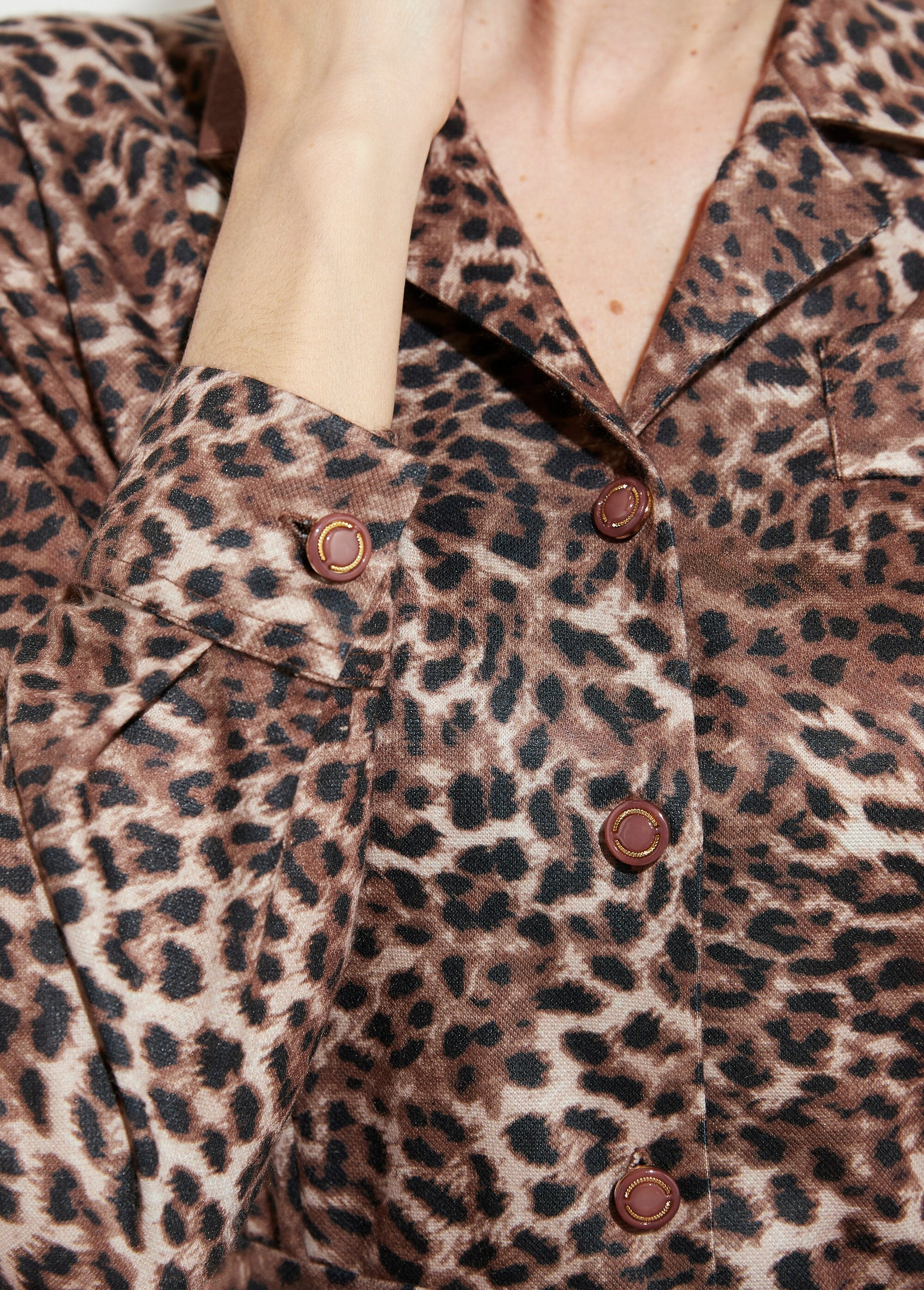 Leopard_print_mid-length_dress_with_tailoring_collar_Brown_DE1_slim