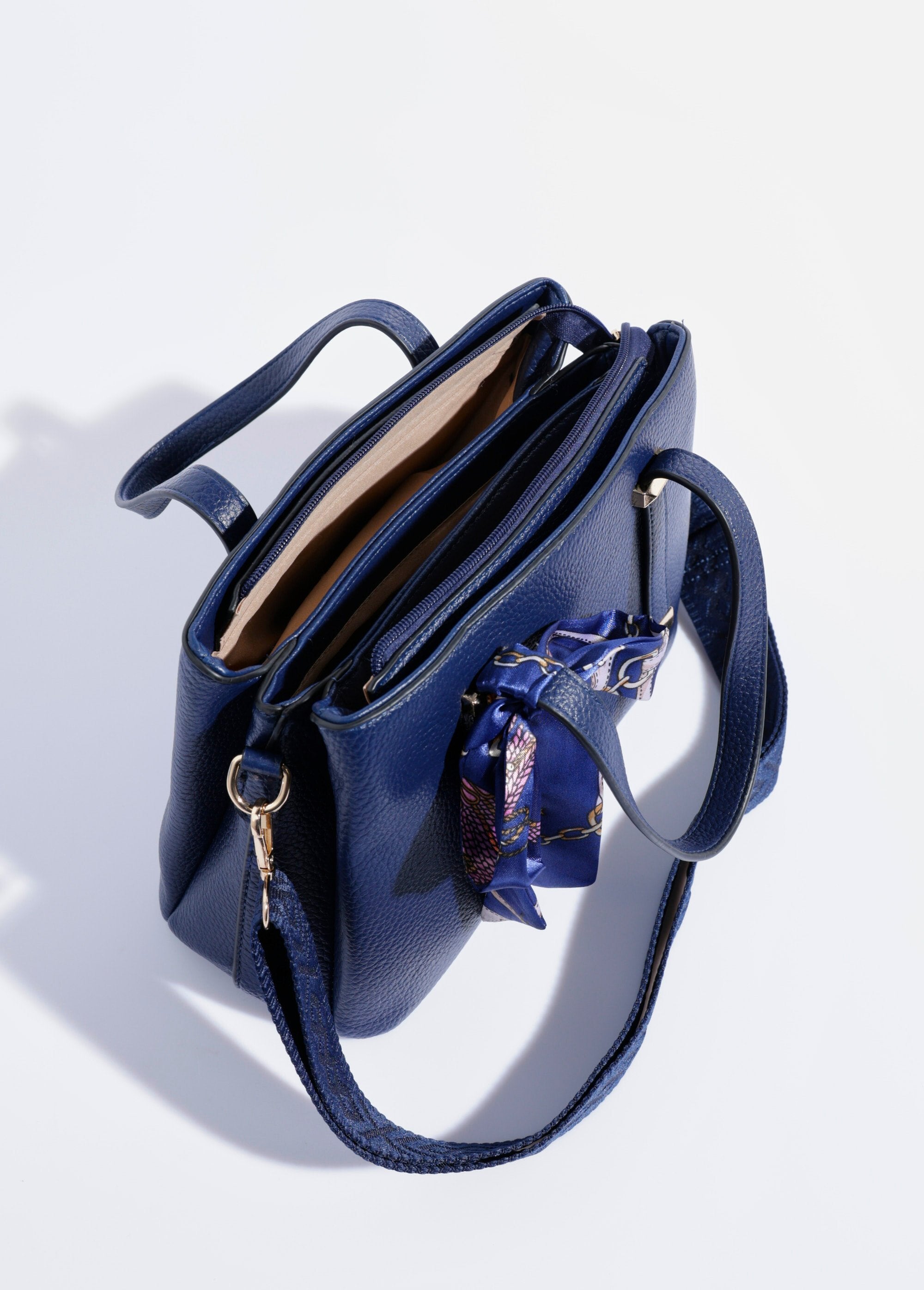 Handbag_carried_on_the_shoulder_or_by_hand_Marine_DE1_slim