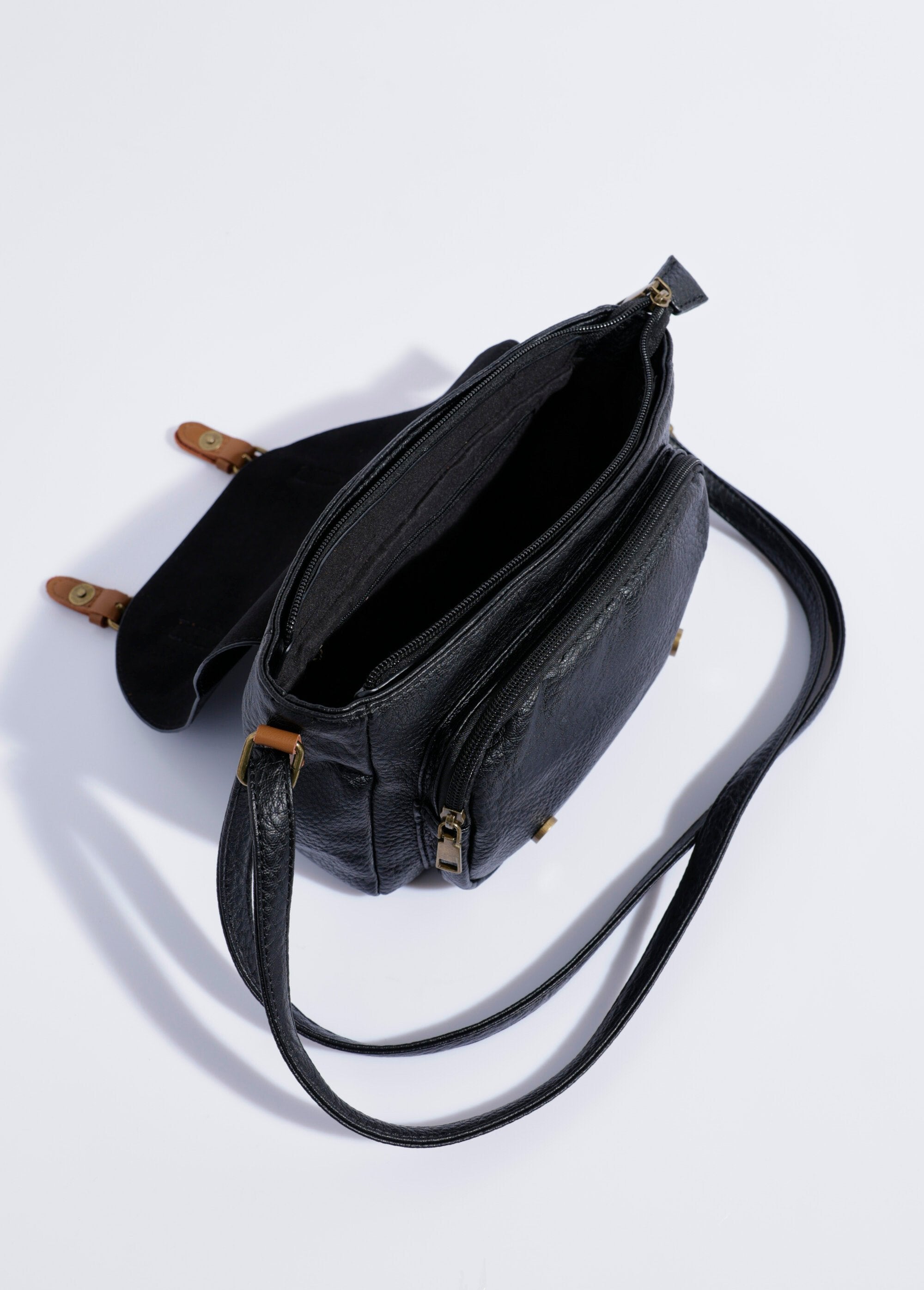 Faux_leather_satchel_bag_with_shoulder_strap_Black_DE1_slim
