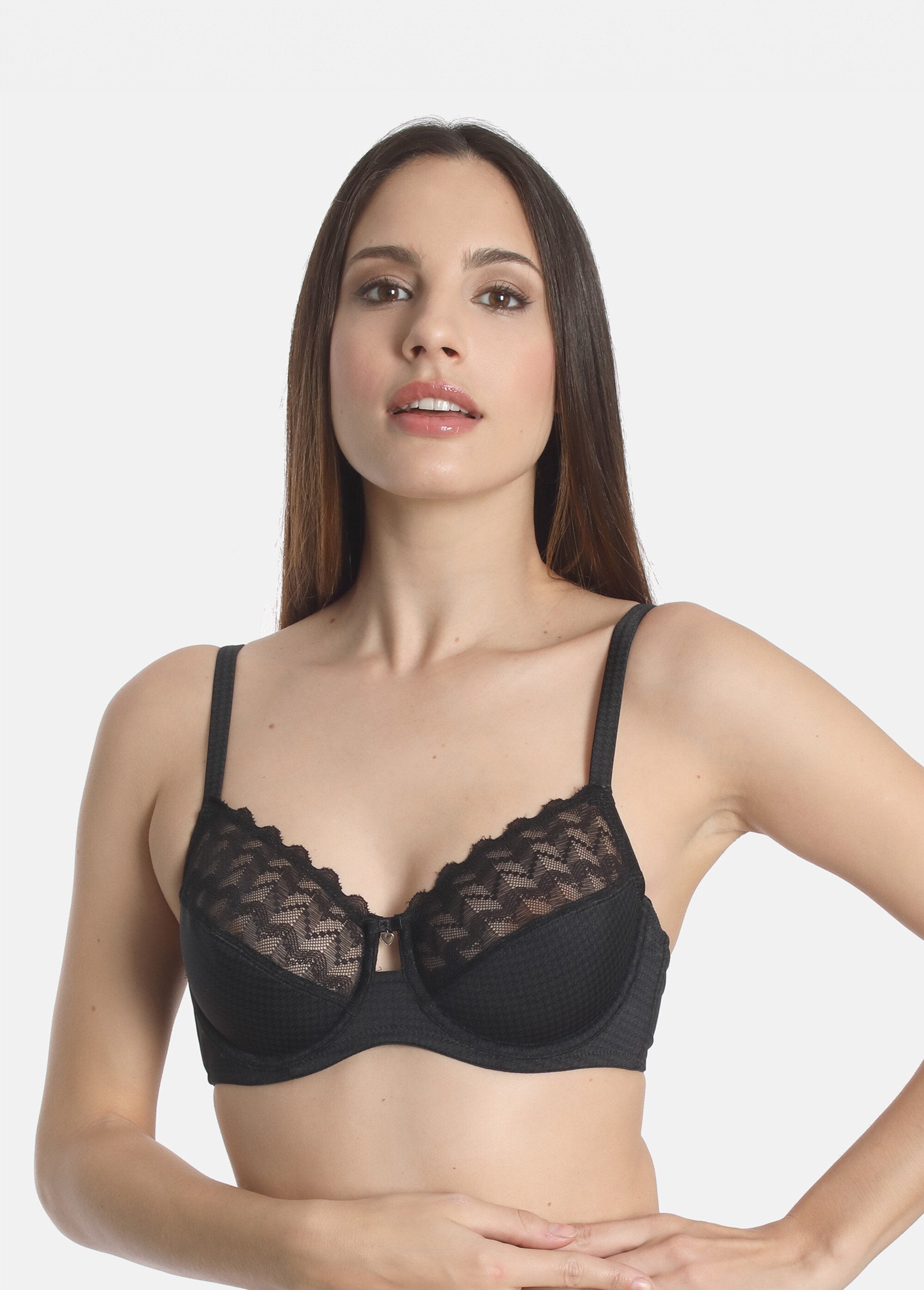 Lace_underwire_bra_Black_FA1_slim