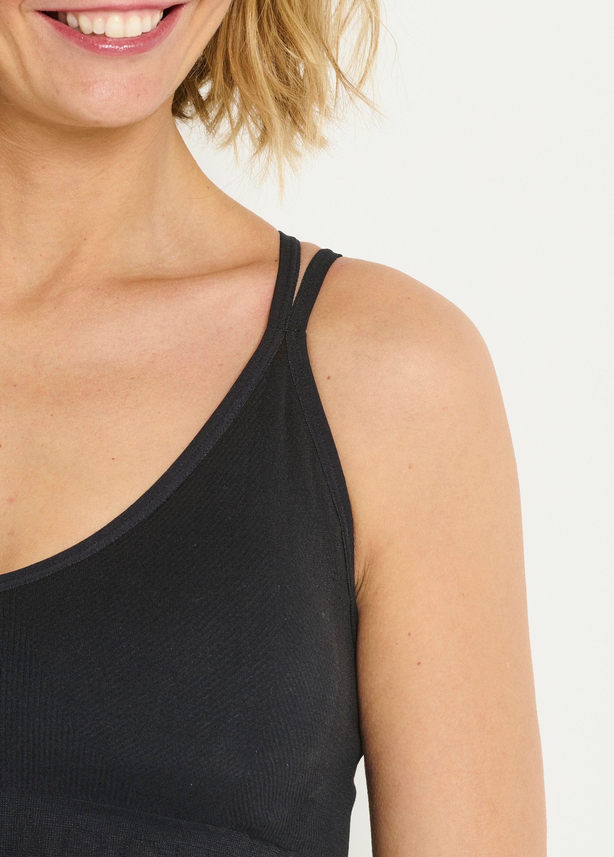 Dark_crossover_strap_bralette_Black_DE1_slim