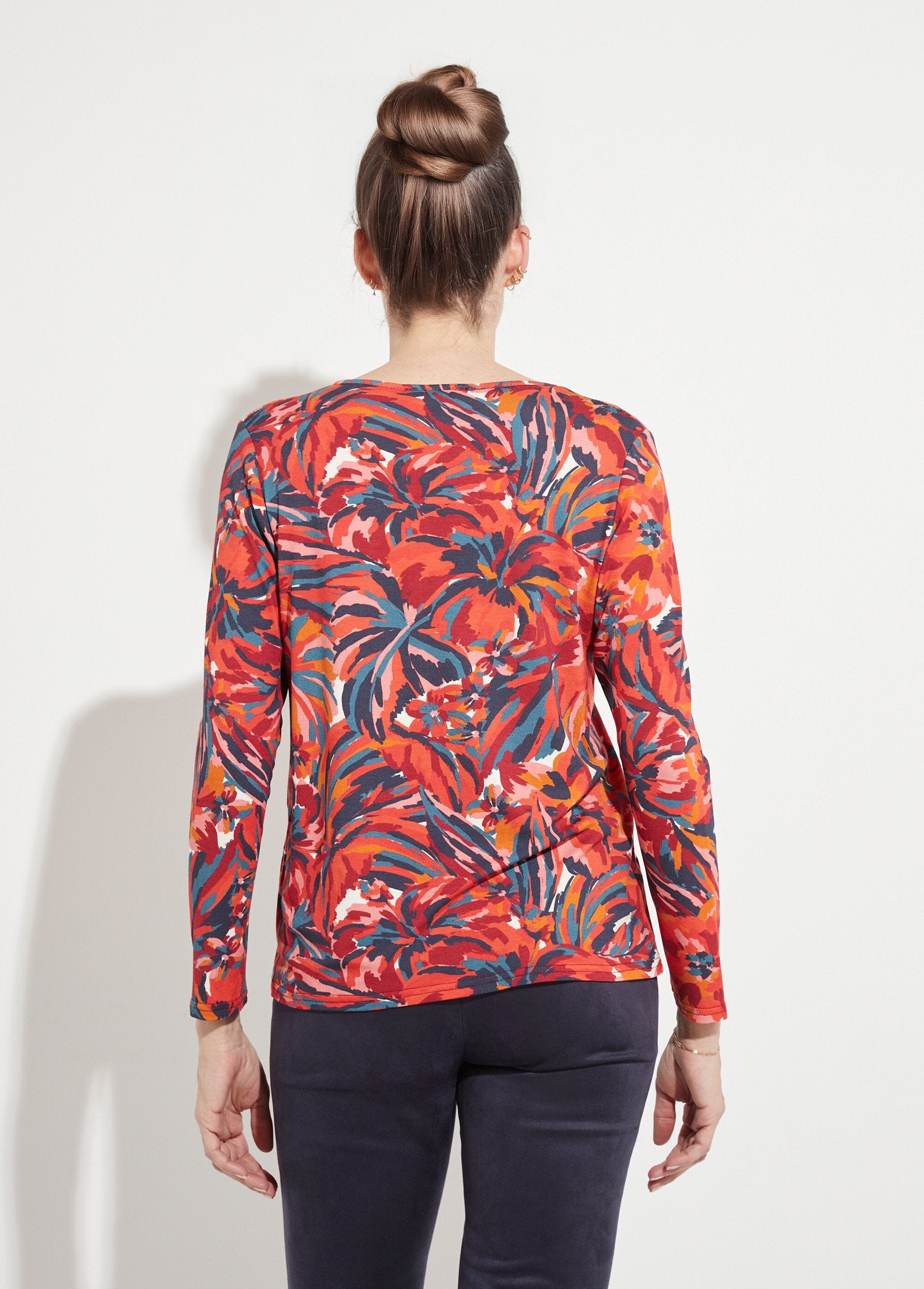 Floral_long-sleeved_round-neck_t-shirt_Tomette_print_DO1_slim