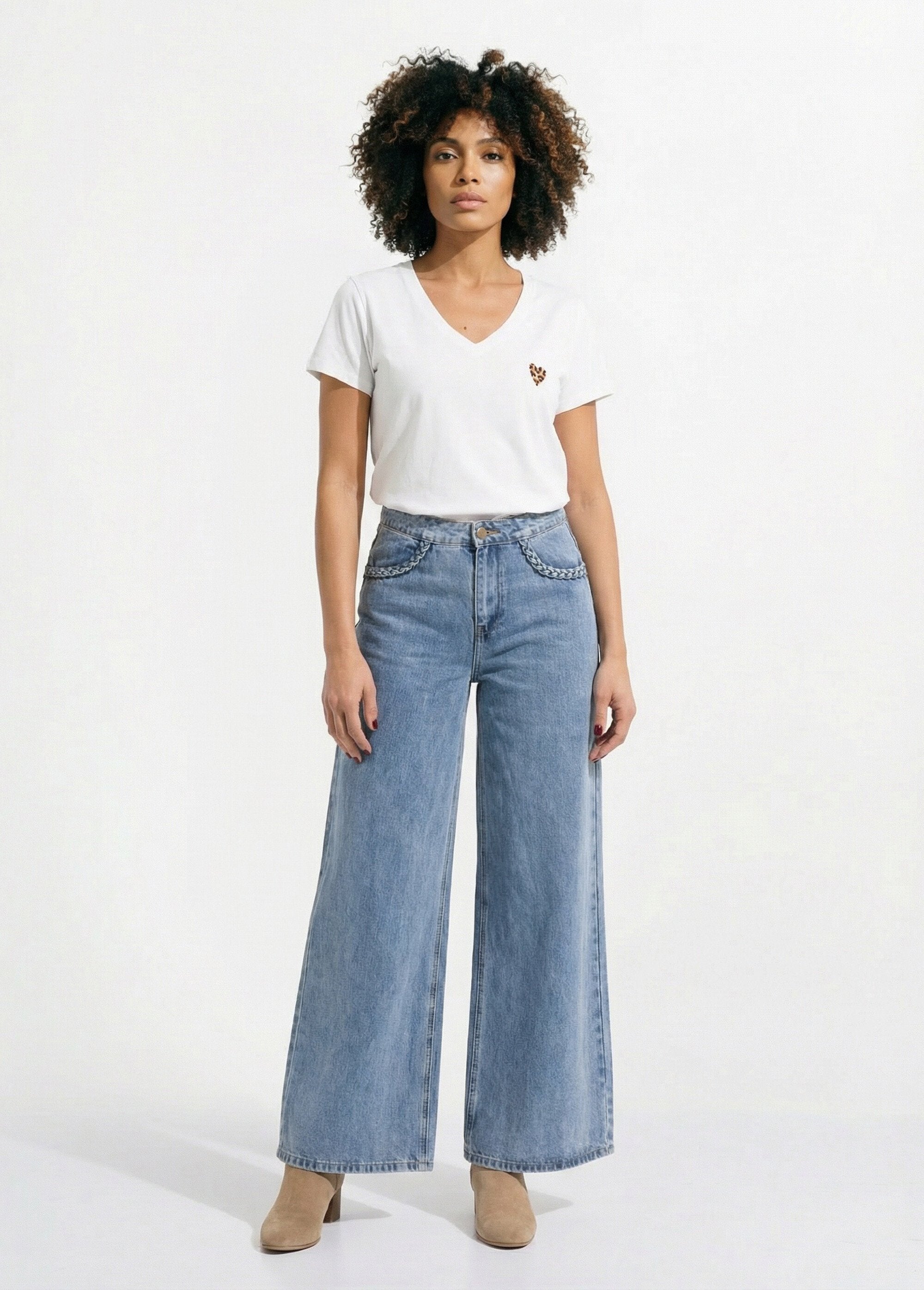 V-neck_T-shirt_with_neon_leopard_embroidery_White_SF1_slim