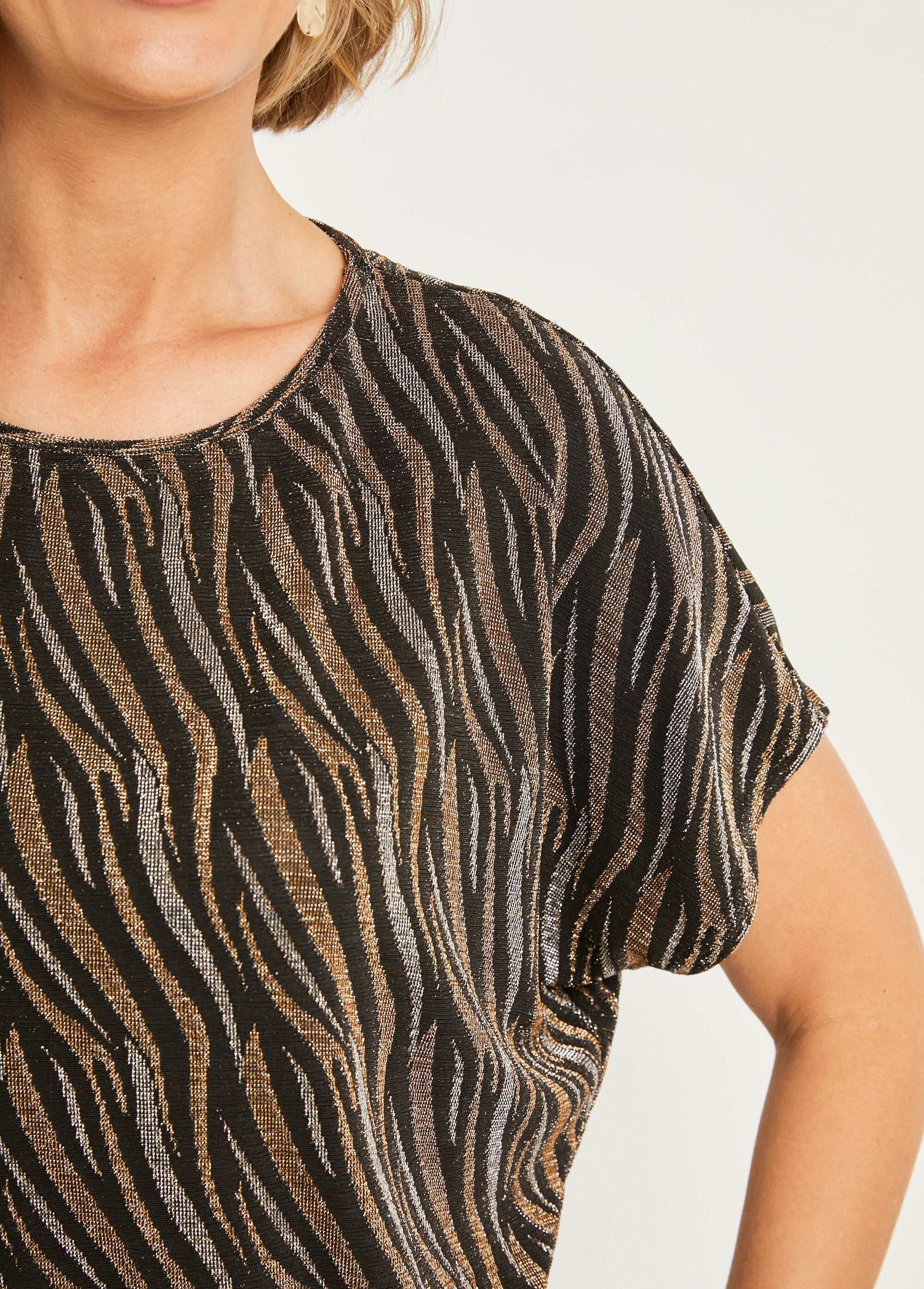 Short_T-shirt_shiny_mesh_jacquard_lace_Black_and_copper_DE2_slim