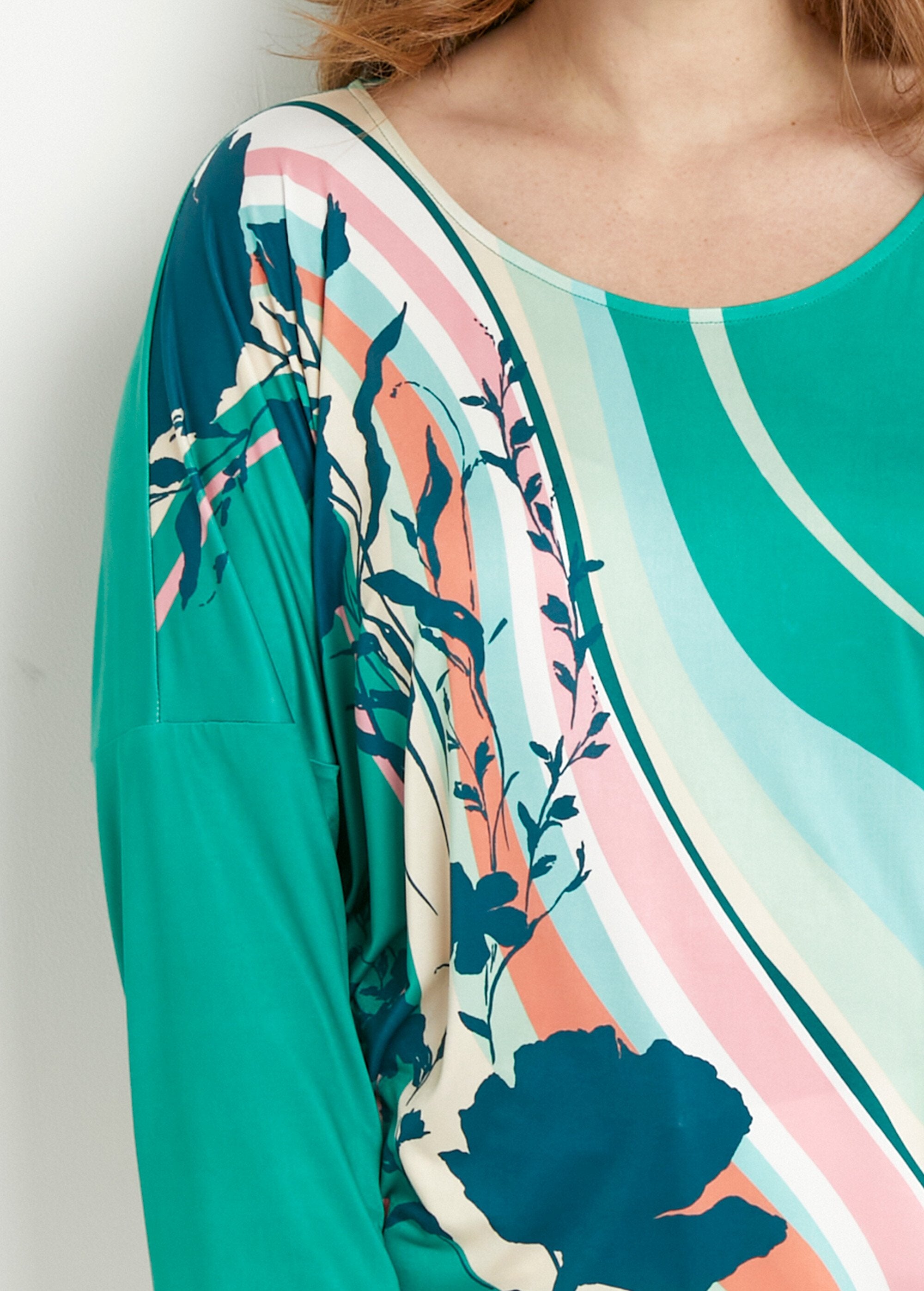 3/4_sleeve_patterned_blouse_T-shirt_Green_and_pink_DE1_curvy