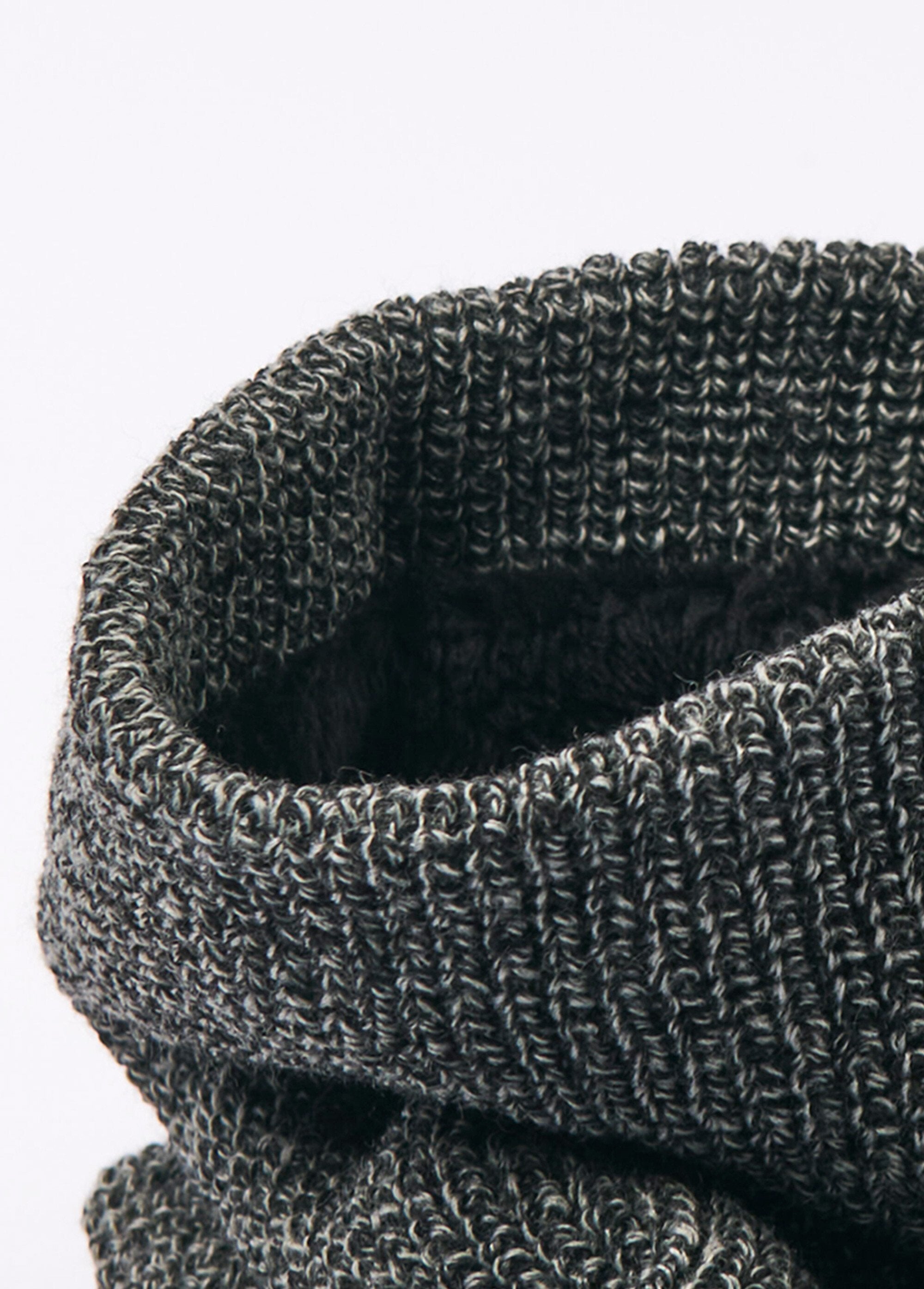 Ribbed_knit_and_fleece_neck_warmer_Gray_DE2_slim