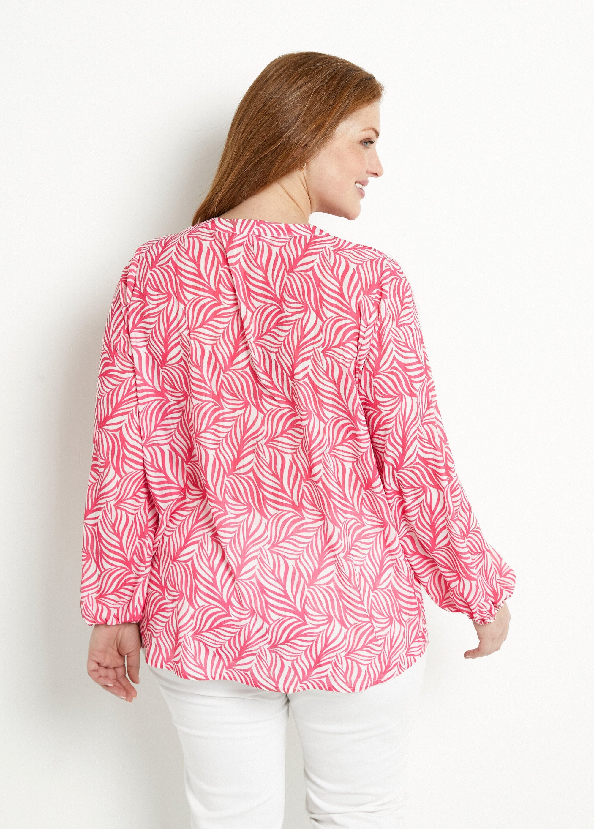 Long_buttoned_tunic_with_3/4_sleeves_Pink_and_white_DO1_curvy