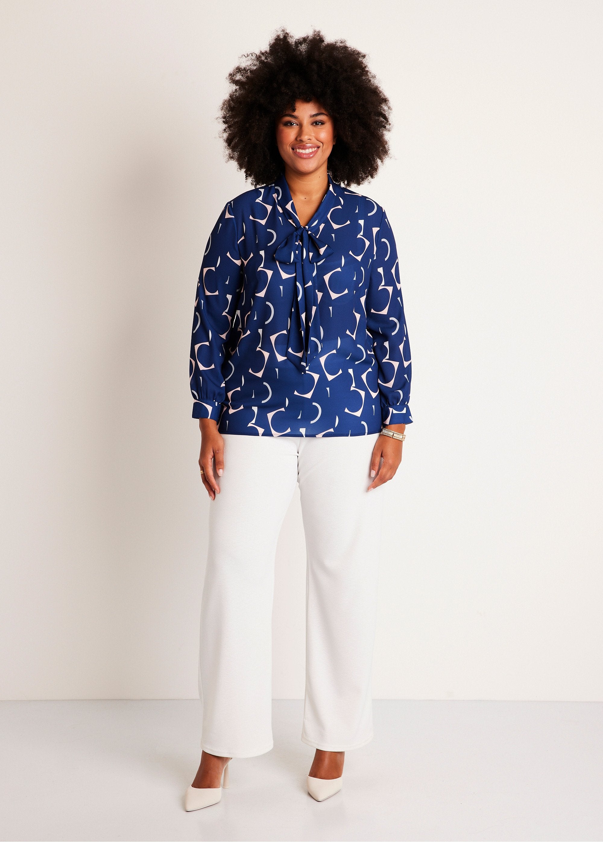 Long_flowing_printed_tunic_Blue_background_SF1_curvy