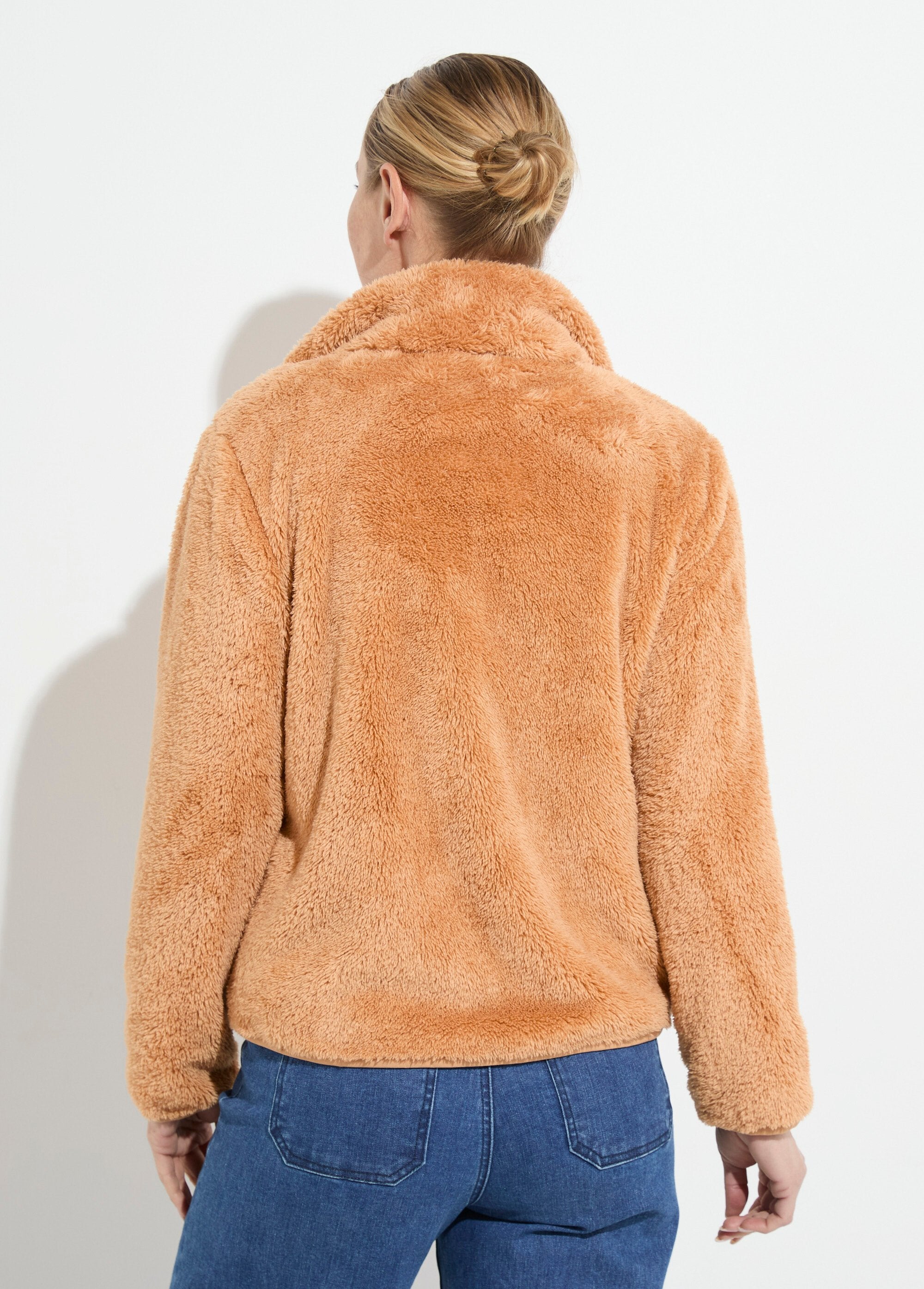 Faux_fur_jacket_with_high_collar_and_long_sleeves_Chamois_DO1_slim