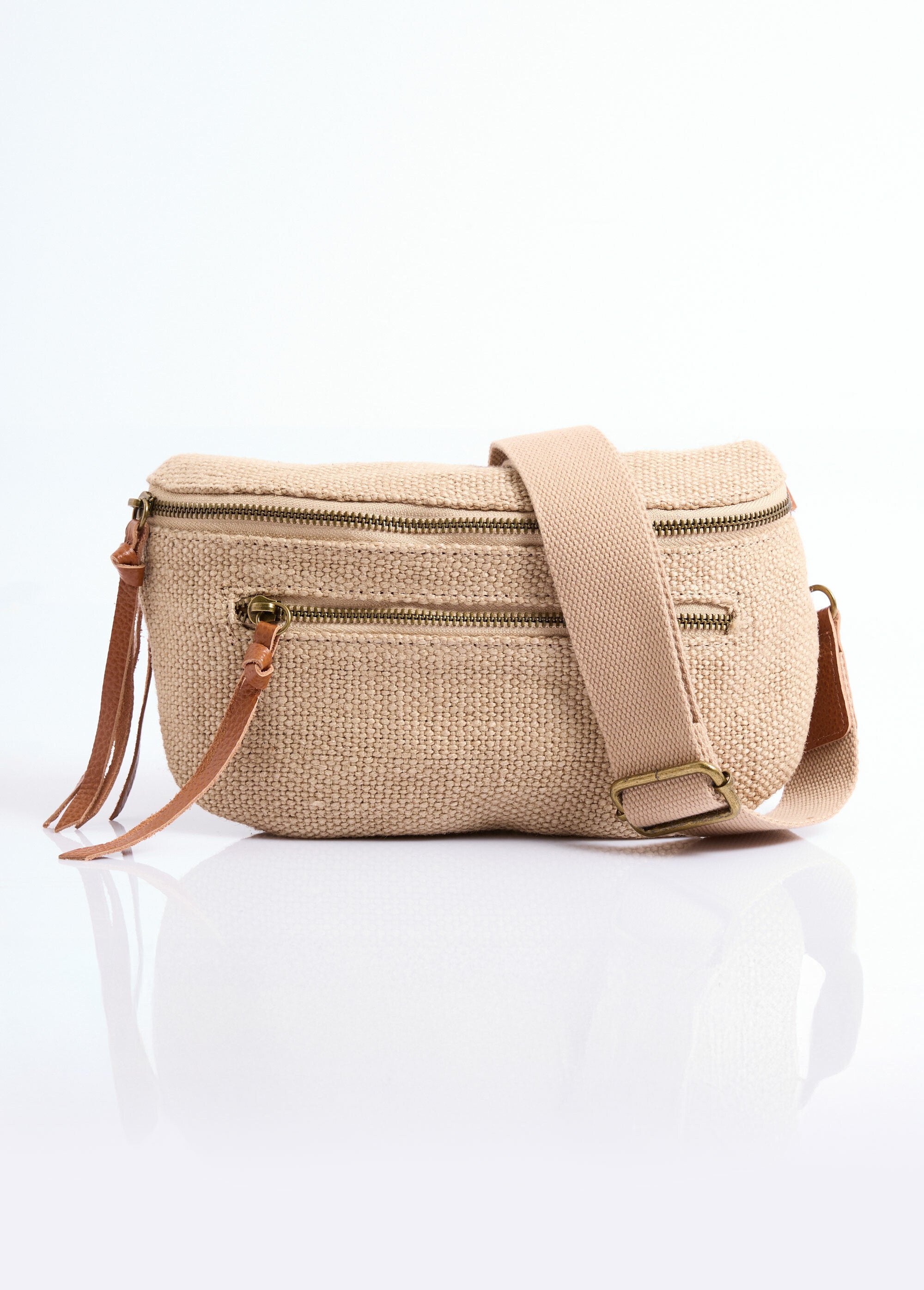 Jute_canvas_fanny_pack_with_leather_details_Beige_FA1_slim