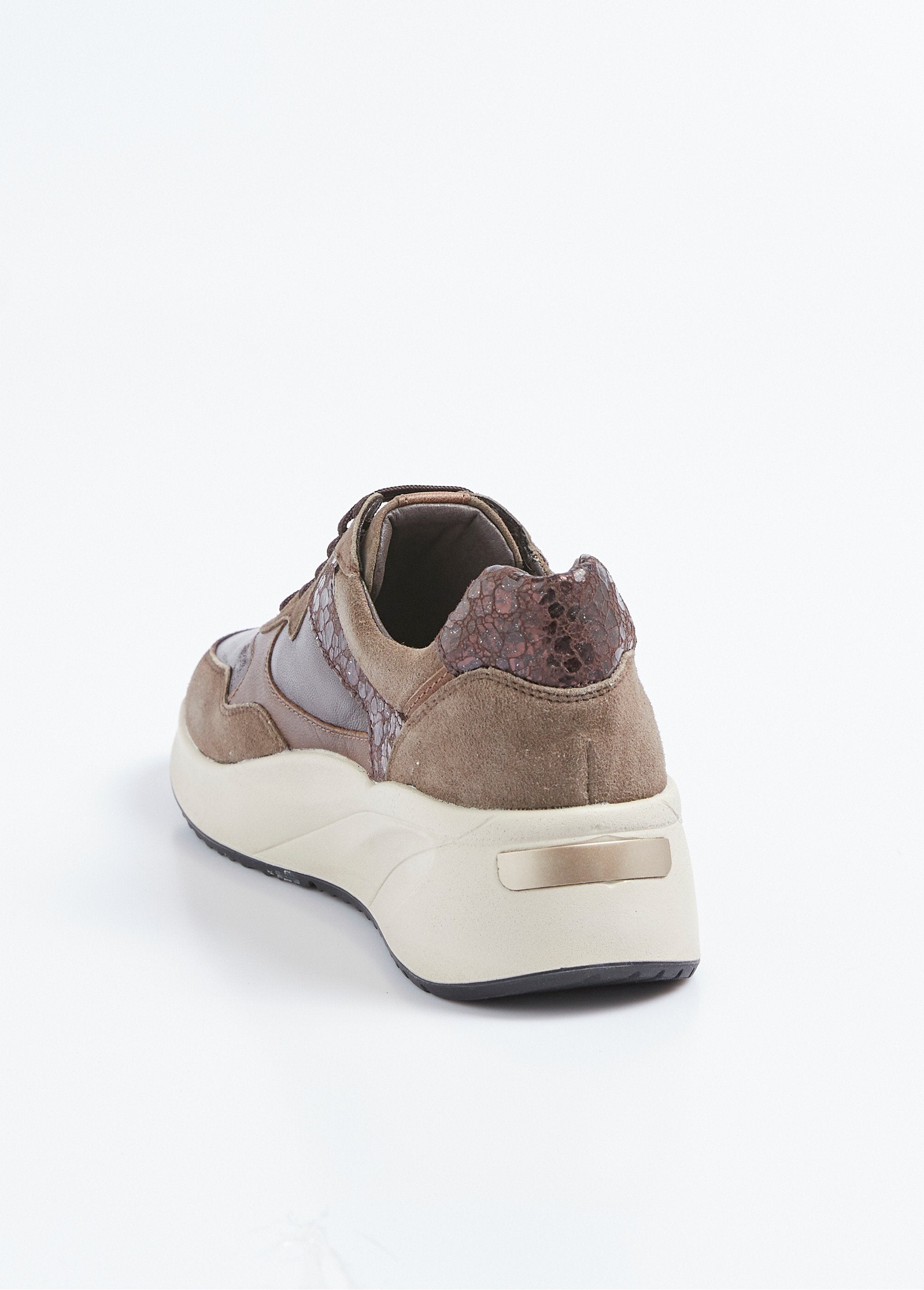 Baskets_sportswear_en_cuir_multimatières_Marron_DO1_slim