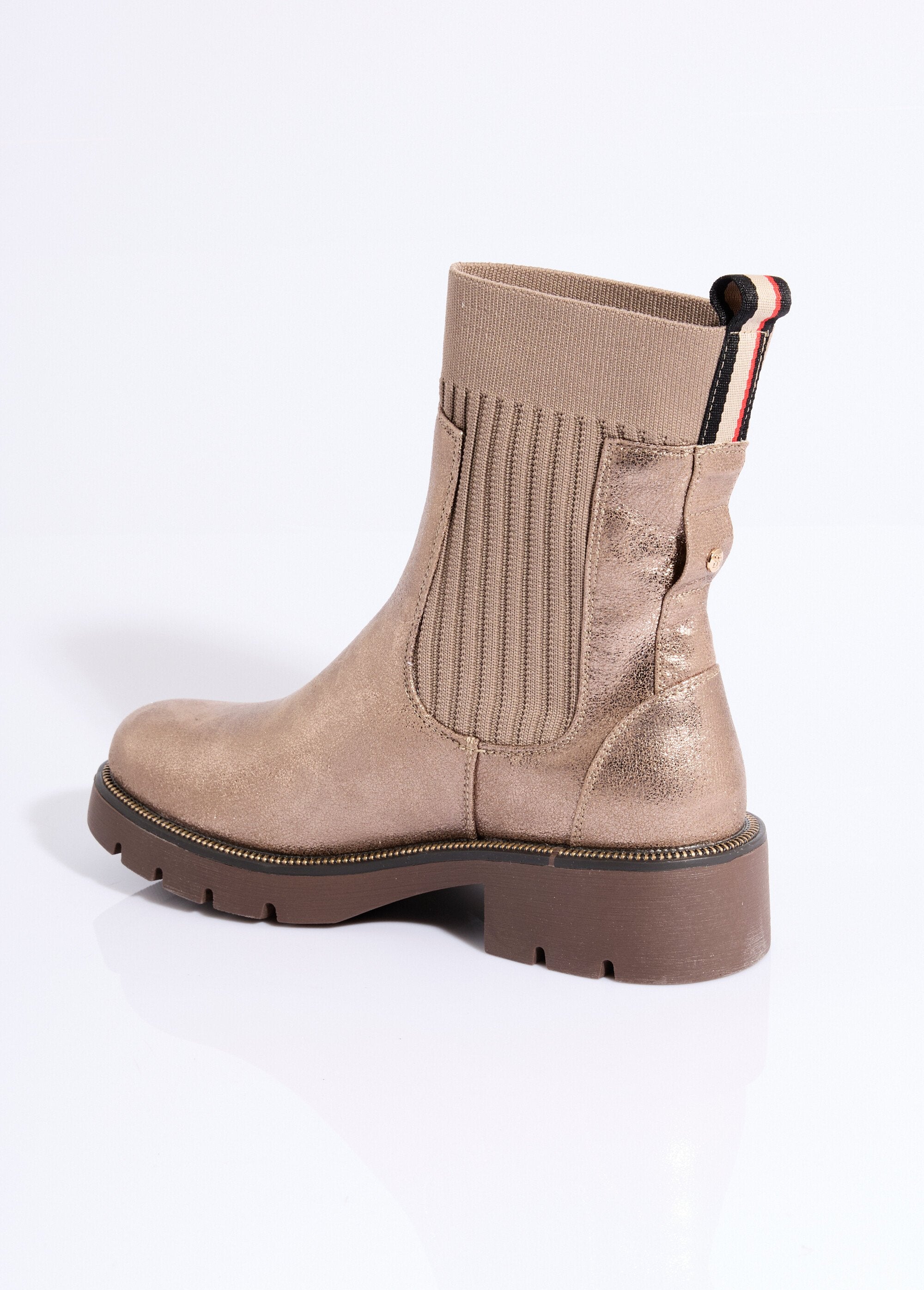 High_notched_sock-style_boots_Mole_DE1_slim