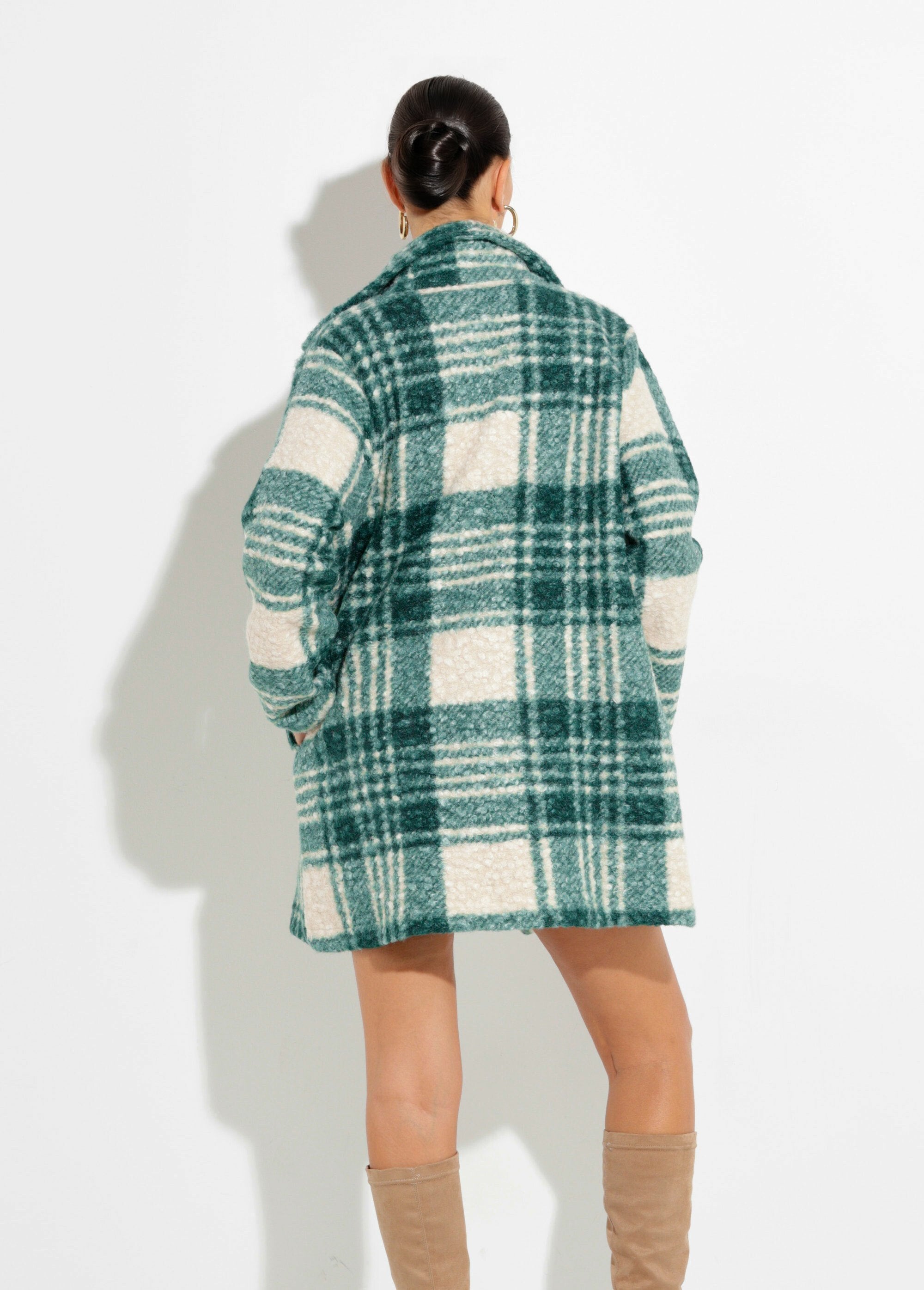 Long_plaid_pea_coat_in_a_bouclé_wool_style_Green_and_ecru_DO1_slim