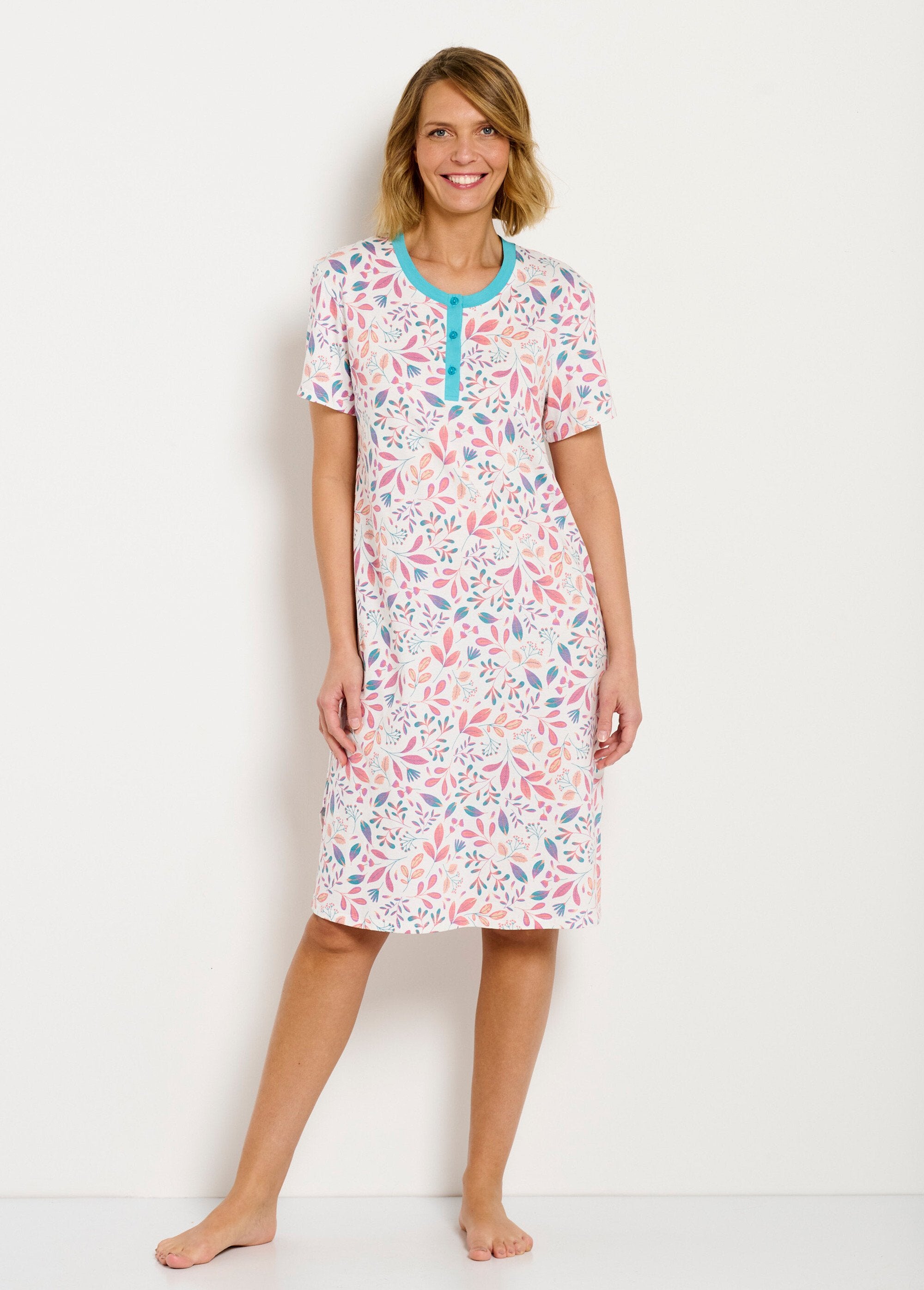 Short_printed_nightgown_with_Tunisian_collar_Pink_print_FA1_slim