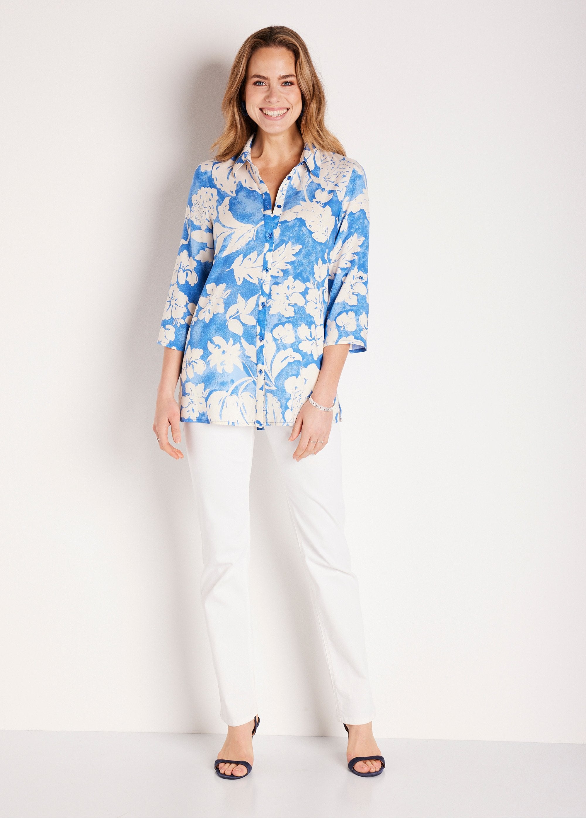 Loose_long_floral_blouse_Blue_and_white_SF1_slim