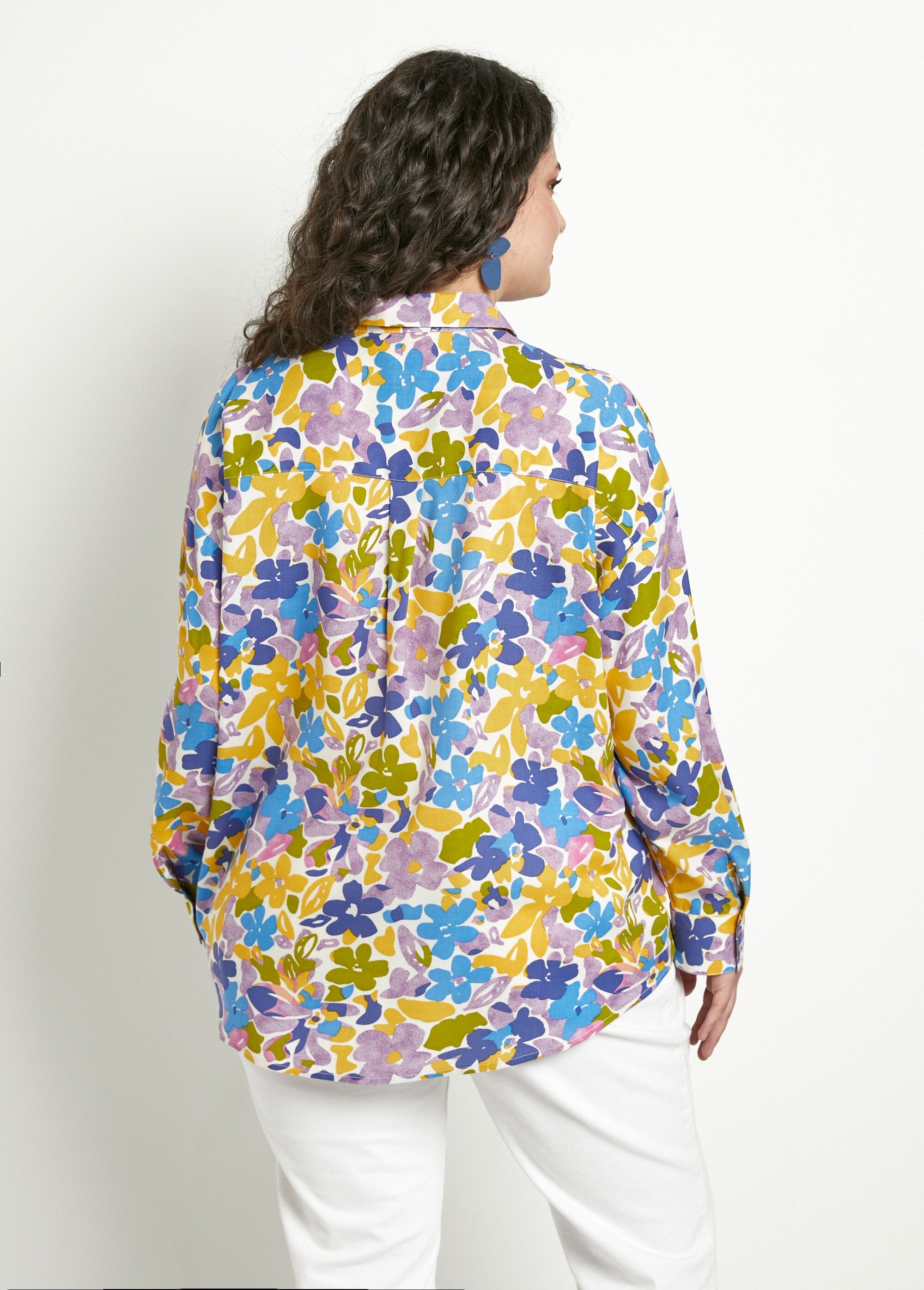 Long,_flowing_floral_print_button-up_blouse_Multicolor_DO1_curvy