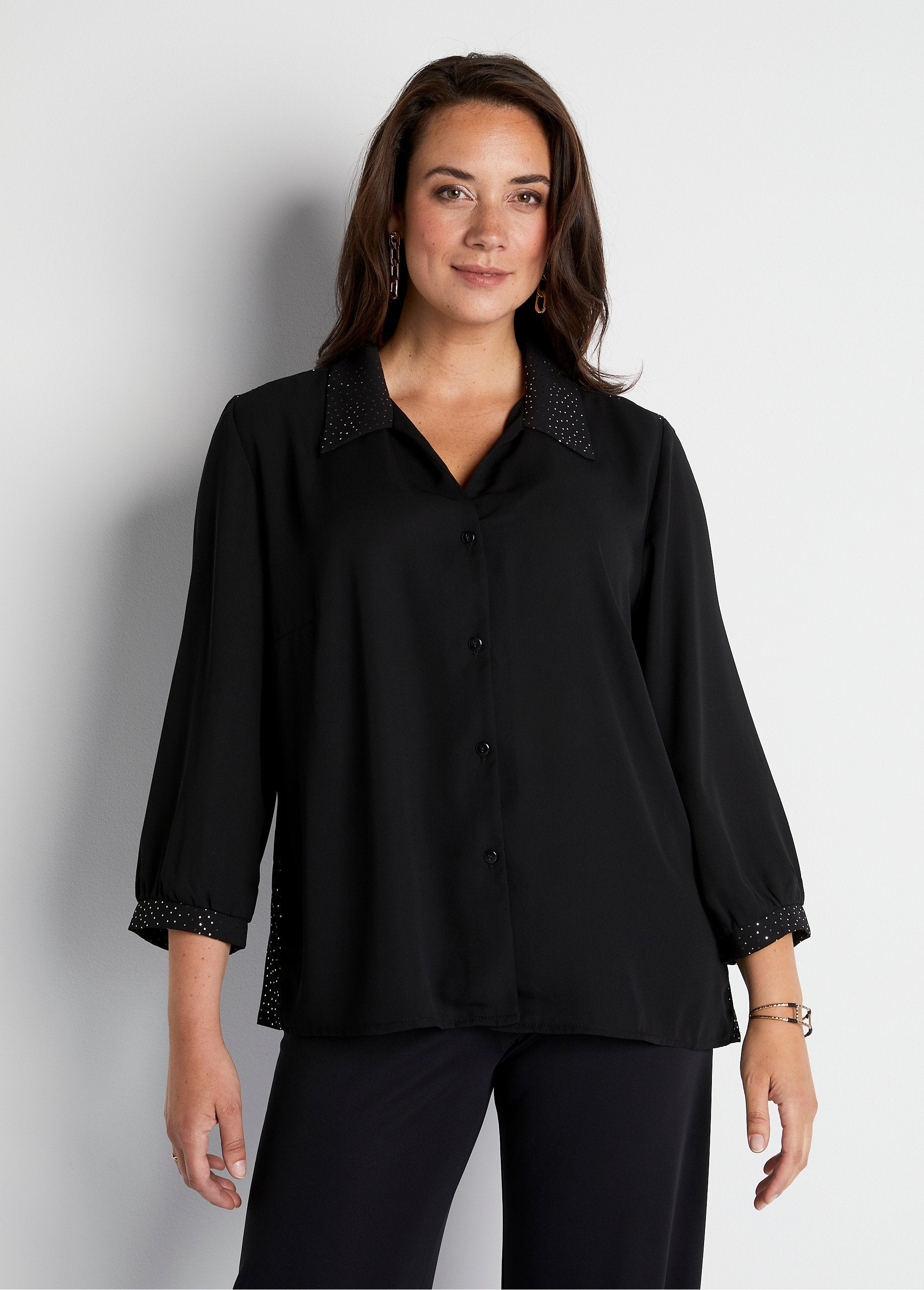 Mid-length_back_pleated_blouse_Black_and_gold_FA1_curvy