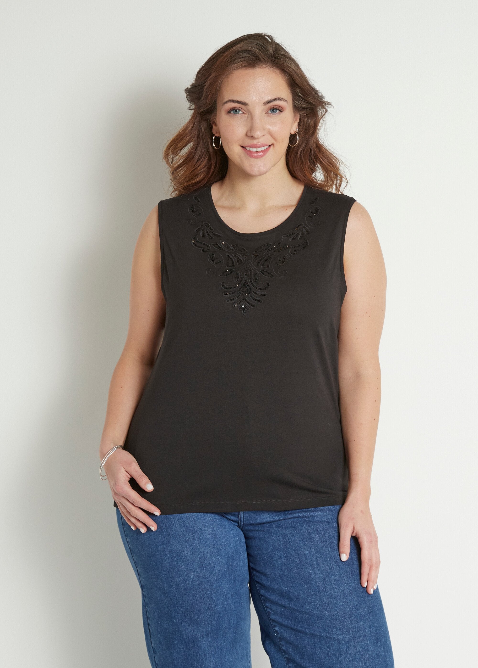 Short_plain_tank_top_embroidered_with_sequins_Black_FA1_curvy