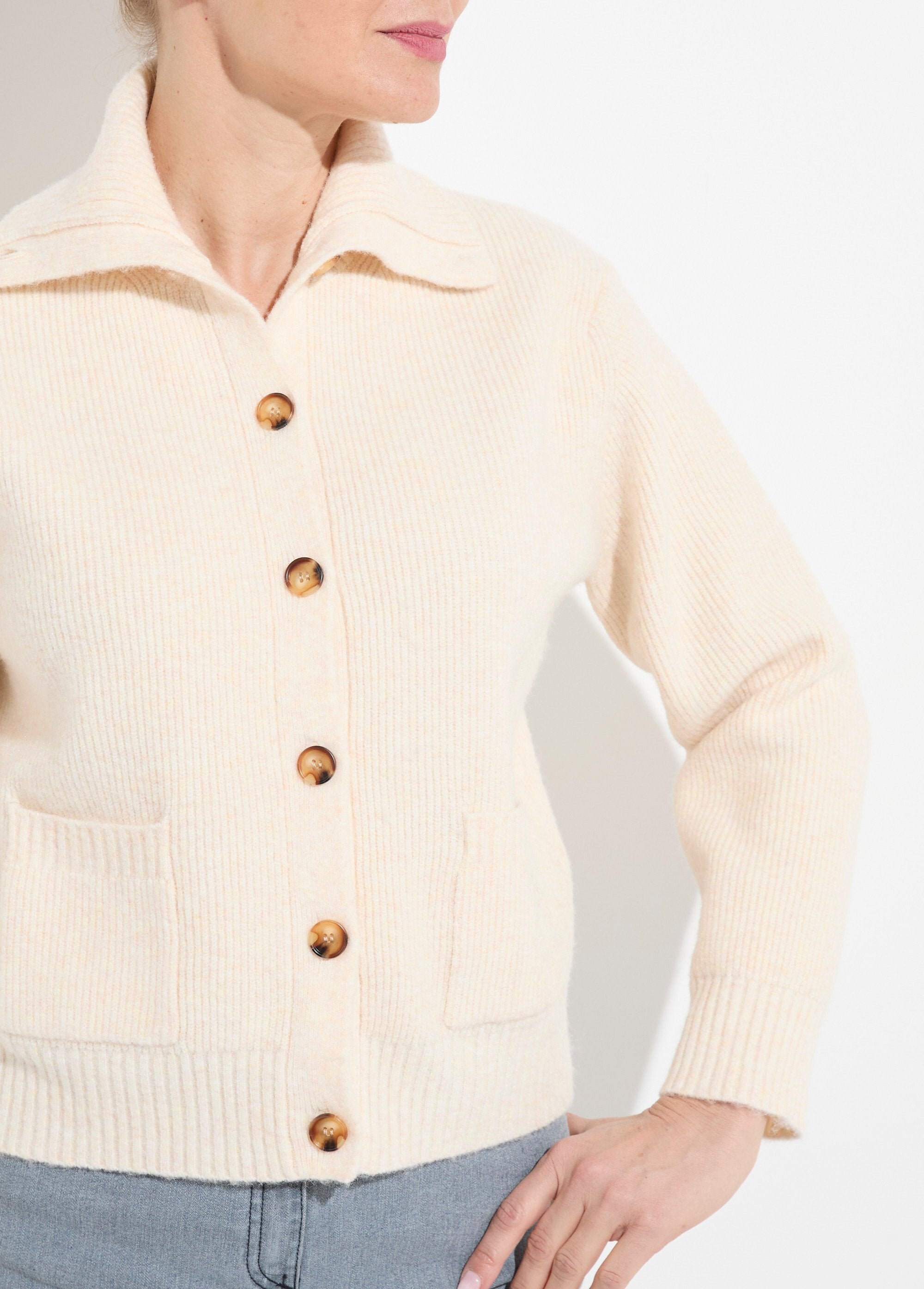 Gilet_boutonné_chaud_côtelé_avec_laine_et_fibres_recyclées_Ivoire_DE1_slim