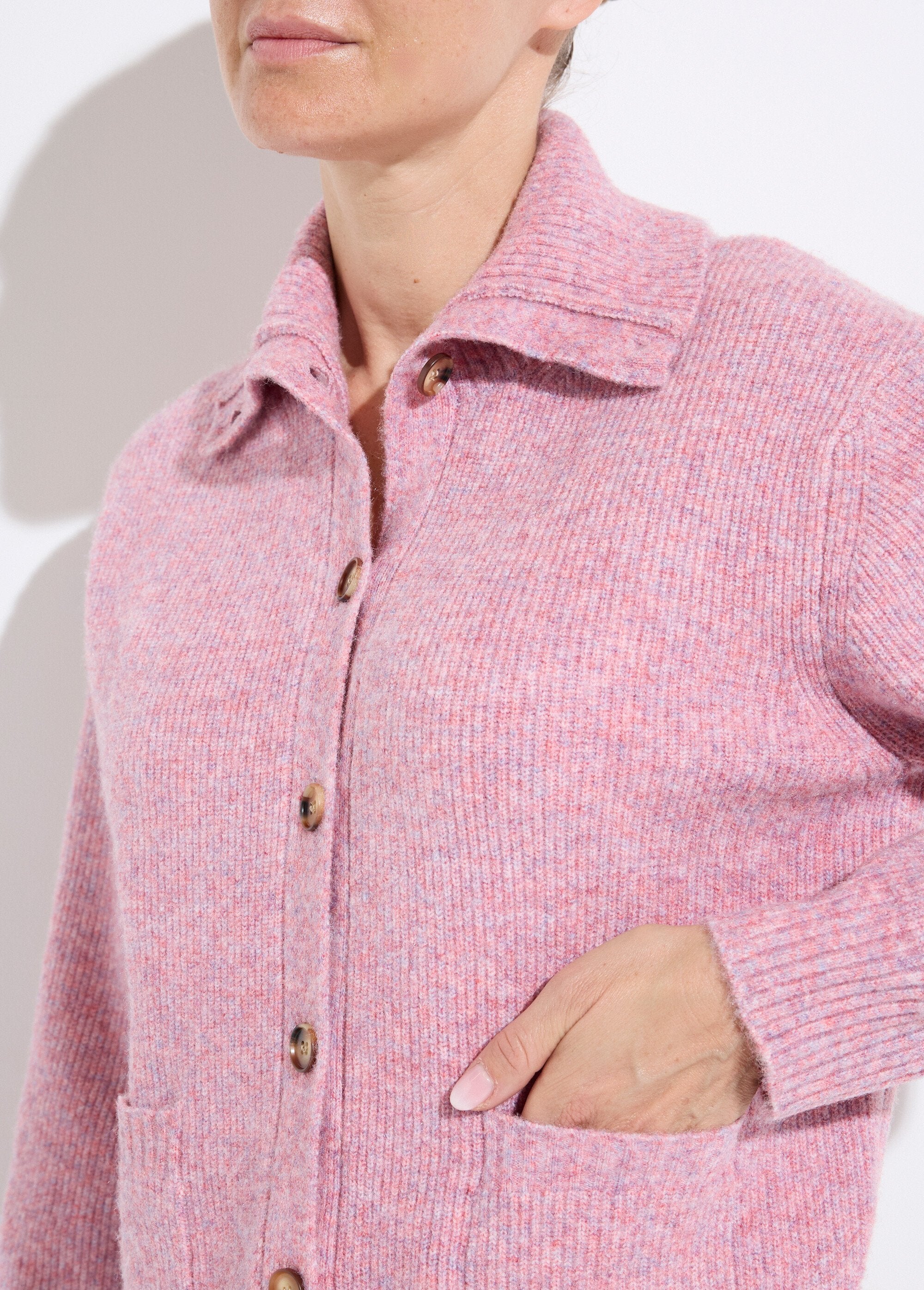 Gilet_boutonné_chaud_côtelé_avec_laine_et_fibres_recyclées_Rose_DE1_slim