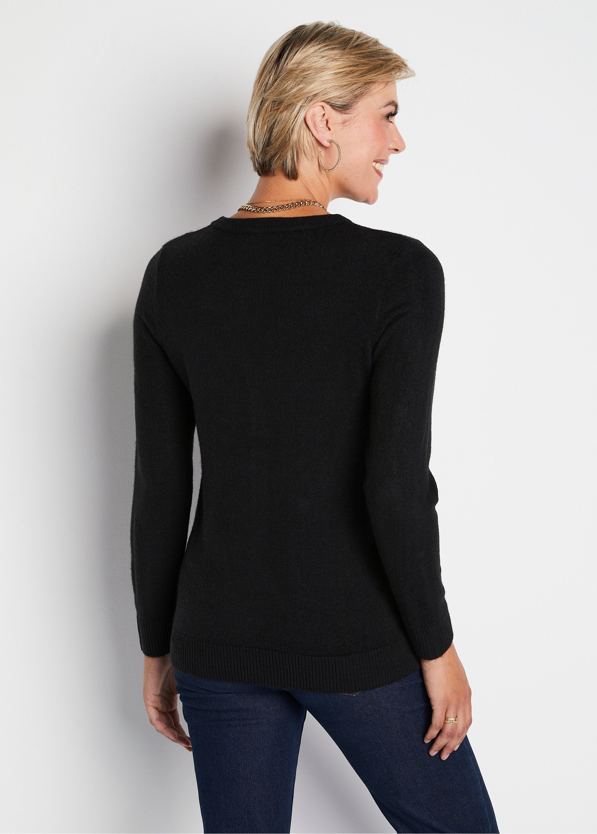 Mid-length_soft_knit_buttoned_cardigan_Black_DO1_slim