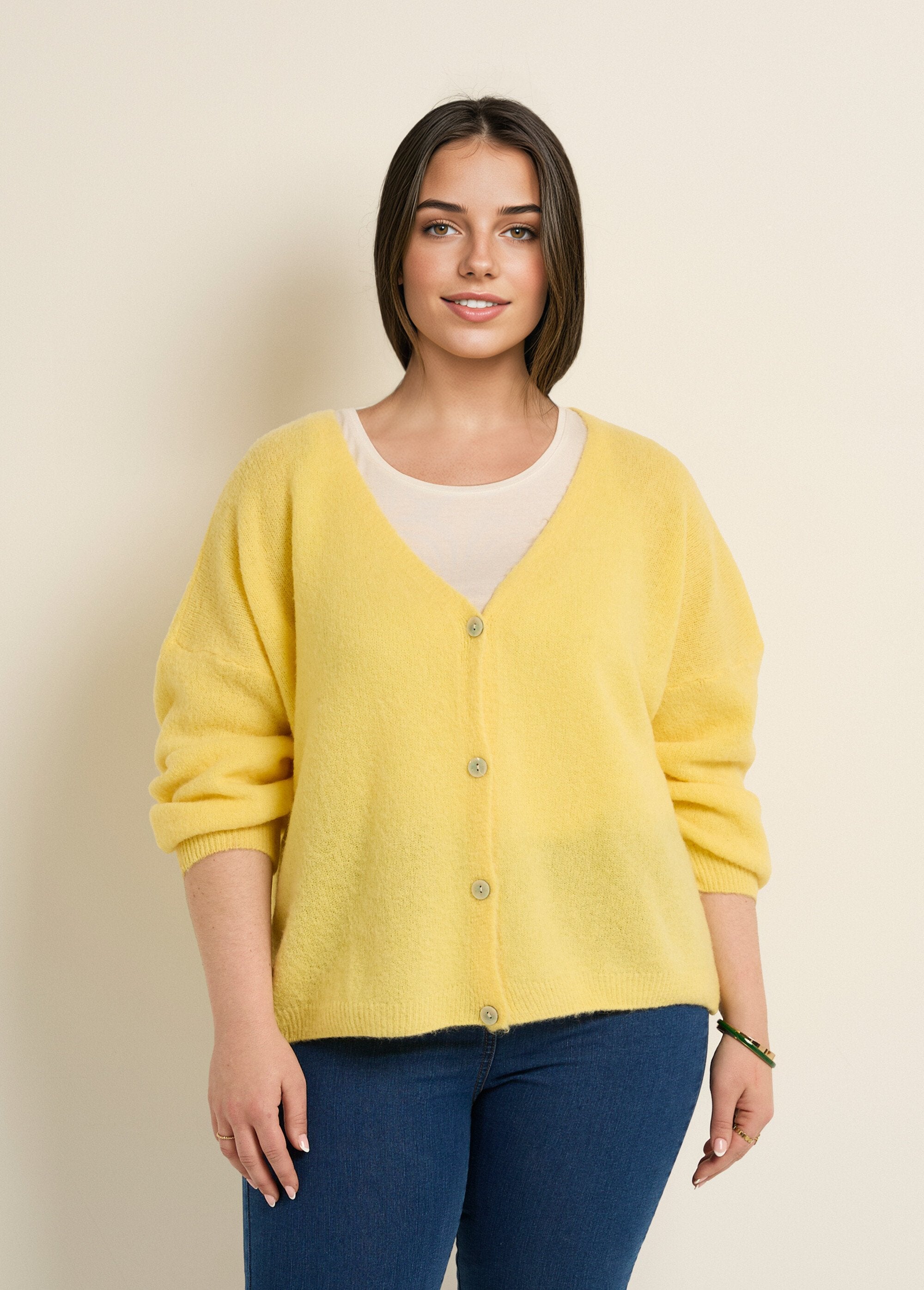 Gilet_maille_avec_alpaga,_col_V_Jaune_pale_FA1_curvy